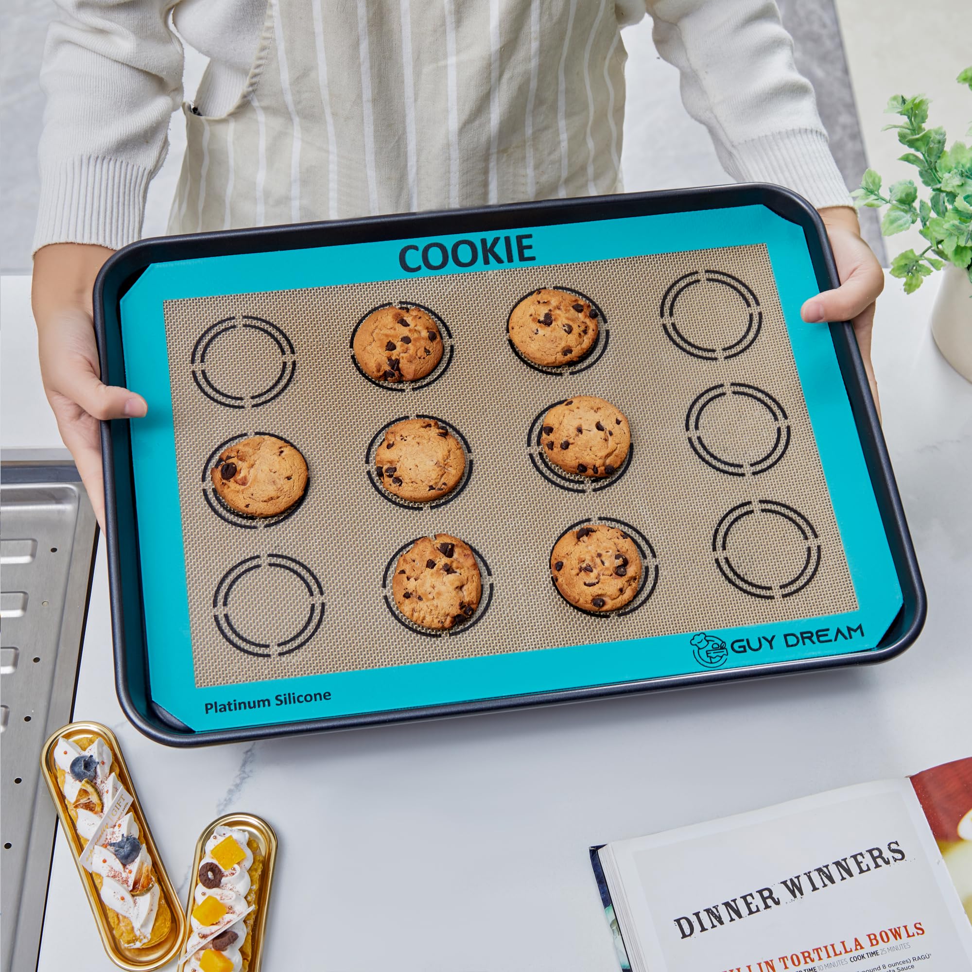 GUYDREMAT - Juego de 2 alfombrillas de silicona para hornear galletas y macarrones, reutilizables, de silicona de grado alimenticio, resistente al calor, con medidas para galletas