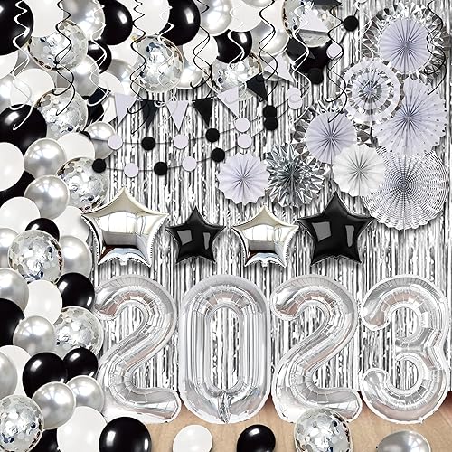 KatchOn, Juego de decoraciones de fiesta de graduación en negro y plateado 2023, paquete enorme de 155, kit de arco de globos de graduación |