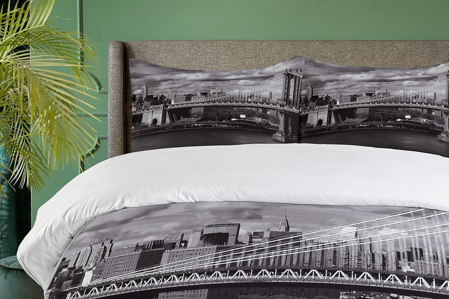 Ambesonne New York Duvet Cover Set, Black and White Panorama of NYC Skyline Focus on Manhattan Bridge Photograph Print, Decorative 3 Piece Bedding Set with 2 Pillow Shams, Queen Size, Gray Queen Gray