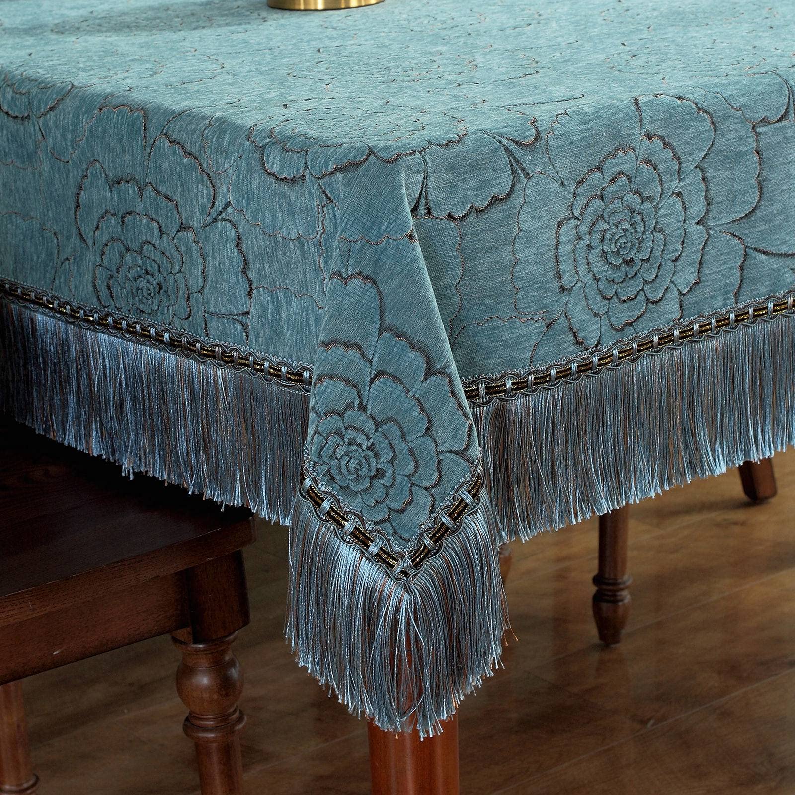 Nappe chenille bleu vert pour habiller une table usée ou sublimer son intérieur