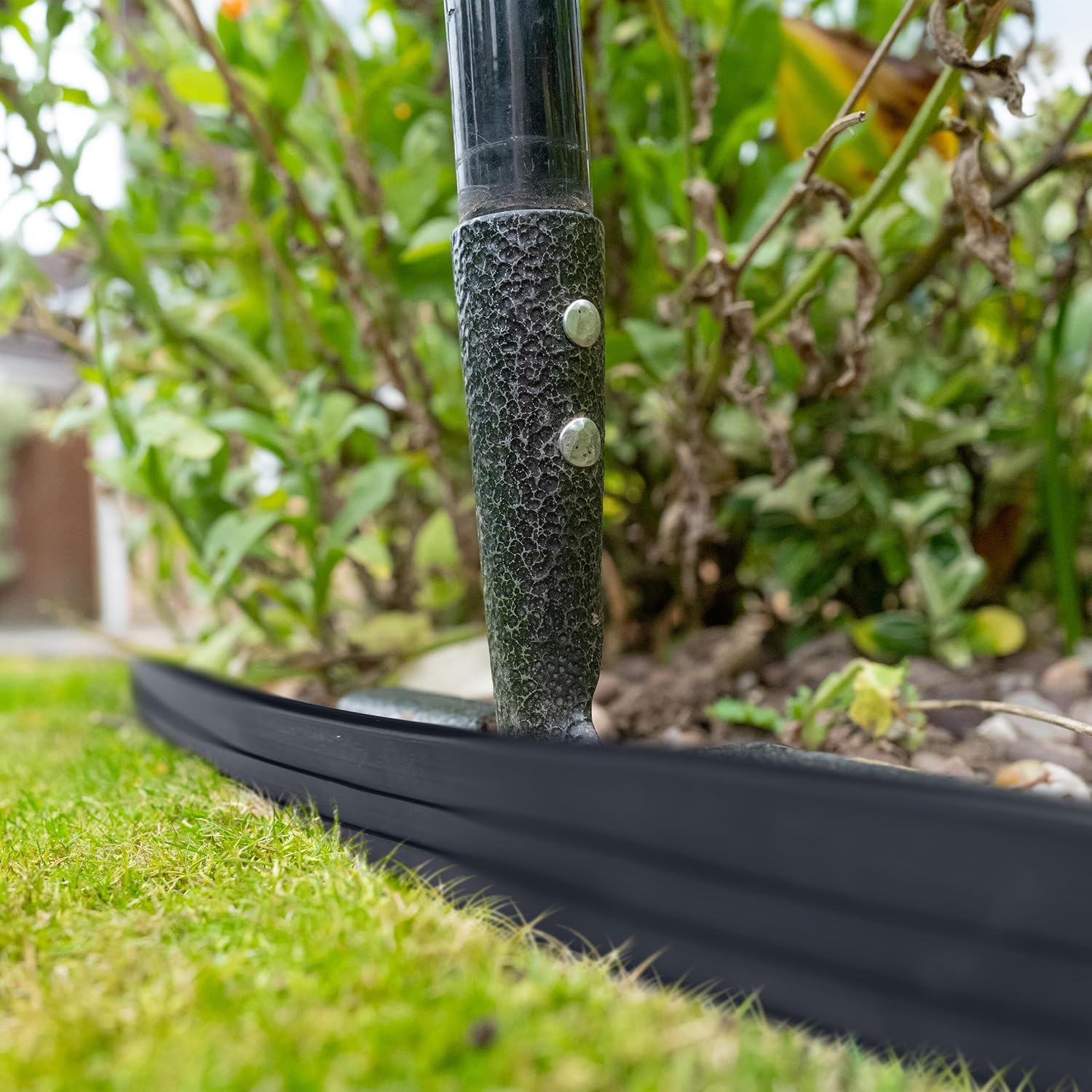 Relaxdays Plastic Lawn Edging 12 m Long Flexible Lawn Tape Bed Border 10cm High Path Boundary Black