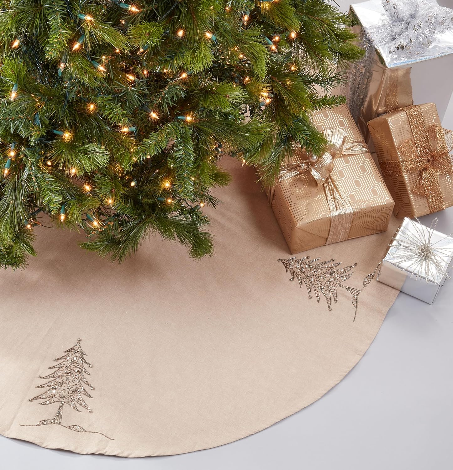 SARO LIFESTYLE Sapin de Noël Collection Beaded Christmas Design Tree Skirt, 72", Gold