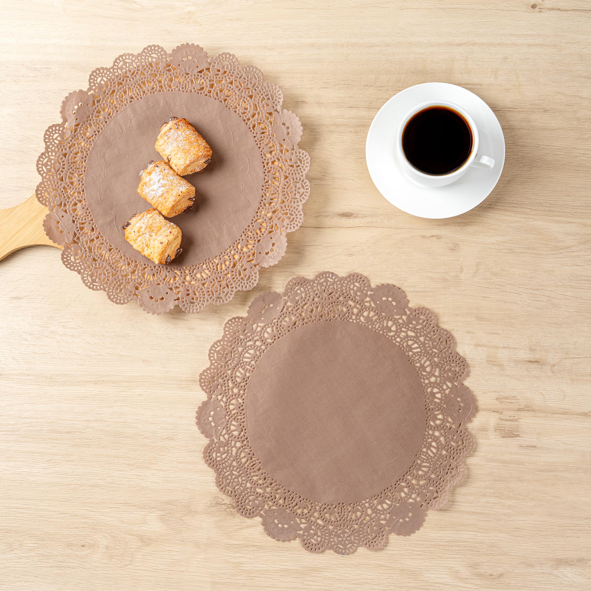Restaurantware -Pastry Tek Centrini di carta in pizzo da 30,5 x 30,5 cm, 4000 centrini usa e getta da tavolo, elegante finitura in pizzo, lunga durata, tovaglietta in carta marrone, per pasticceria
