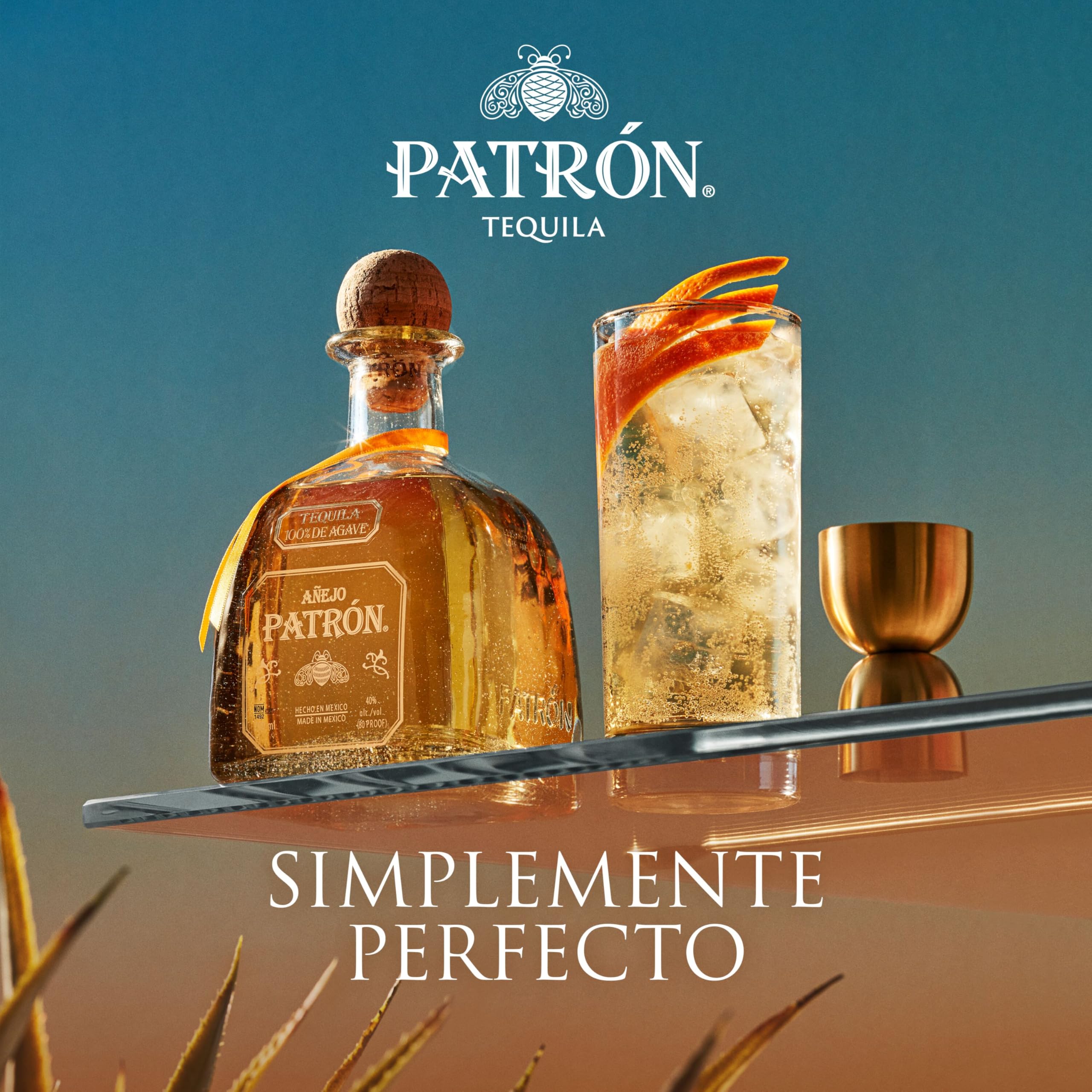 PATRÓN Añejo Premium Tequila, 40% vol., 70 cl / 700 ml, Tequila 100% de agave, elaborado artesanalmente en México, en pequeñas cantidades, con el mejor agave Azul Weber, añejado en barricas de roble