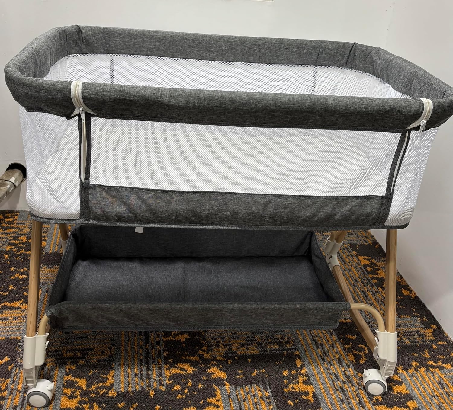 Baby Bassinet, Bedside with Mattress, Storage Basket and Wheels, Grey