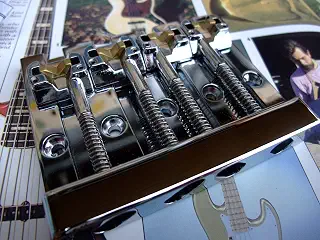 【正規品】 HIPSHOT ベースブリッジ KICKASS 4弦用 クローム BR/KICKASS C