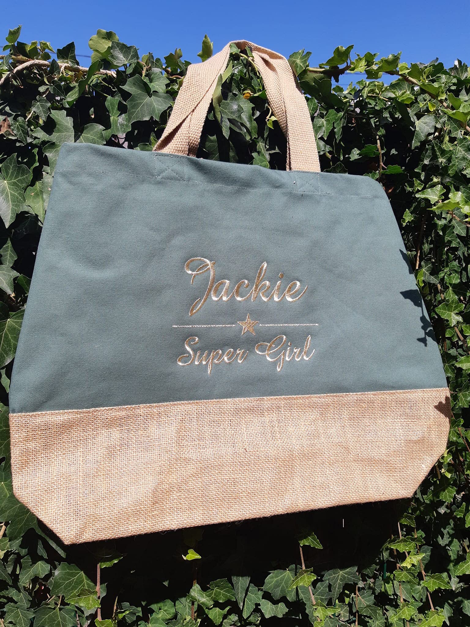 Sac shopping caba brodé et personnalisé avec un prénom, femme, porté épaule, bandouliere, toile coton et jute, original, cadeau femme, fille, anniversaire, mariage, maman, fete des meres, maitresse