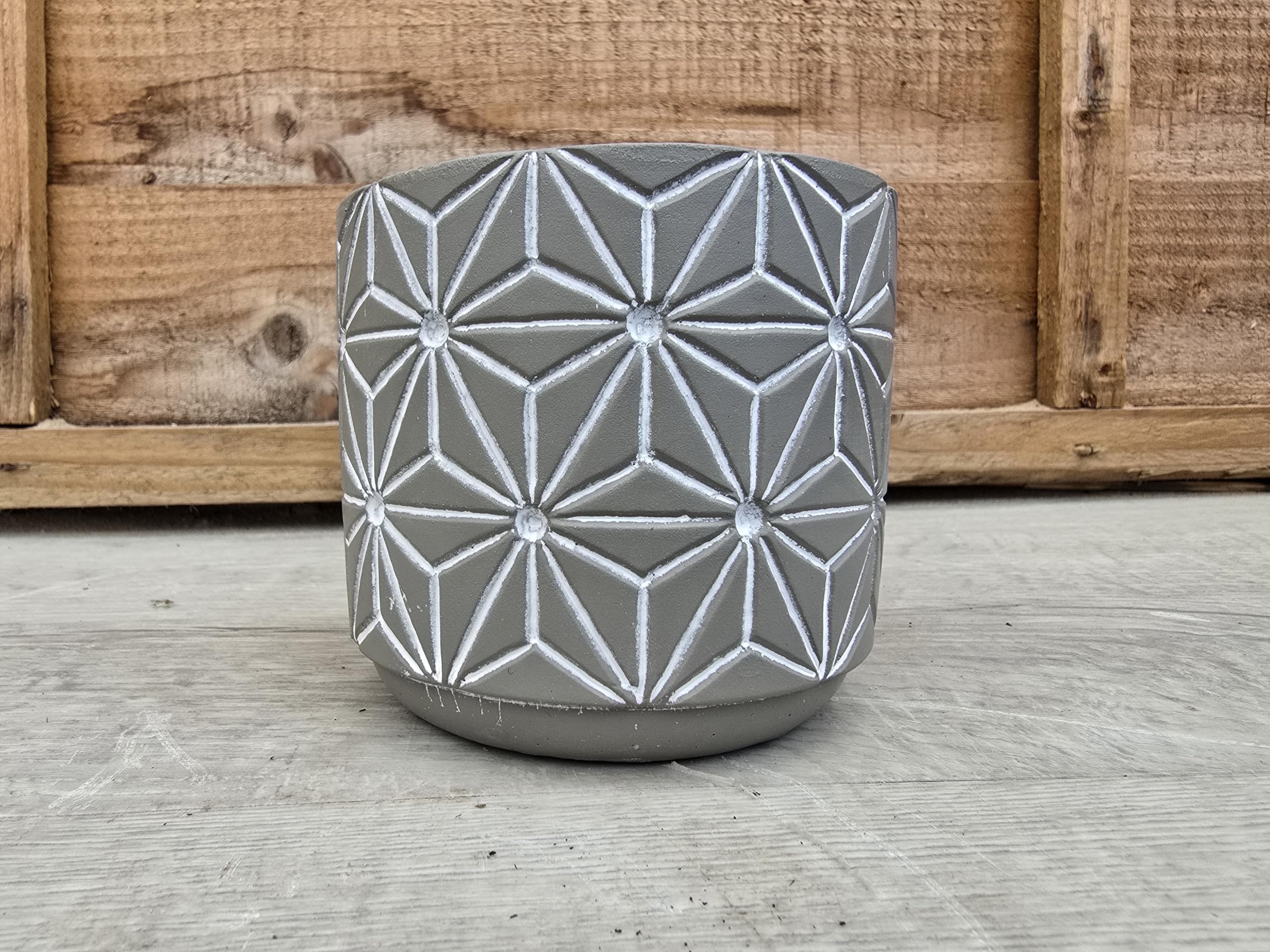Pugh's Cacti Grey Star Decorative Pot Cover (Grey). Perfect For Gifts/Personal Use. Good For Office/Home Environment. Suitable For Cactus/Cacti And Succulents. 8.5Cm Inner Diameter.