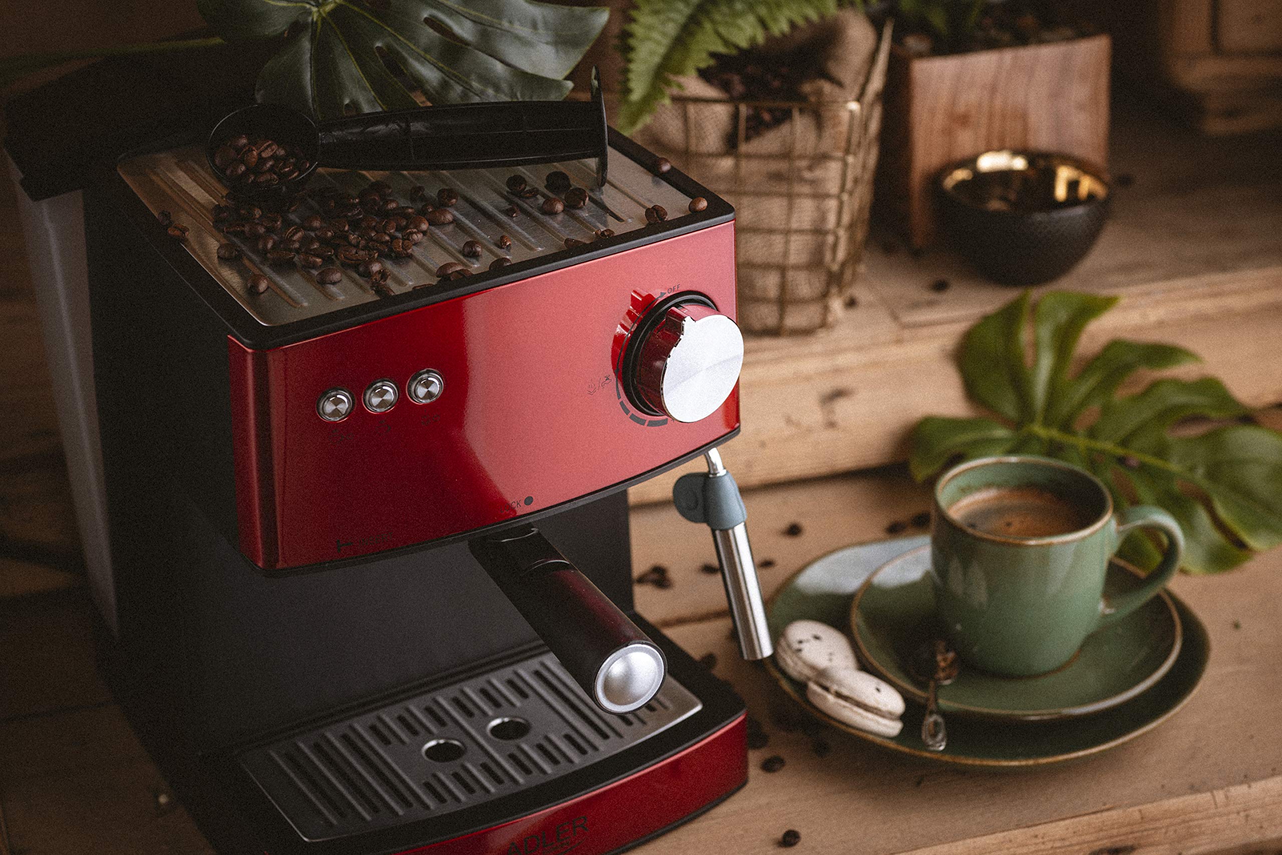 ADLER AD 4404R Cafetera Espresso Automática 15 Bares, Depósito 1,6 L, para Preparar Café Latte, Espresso y Capuccino, Vaporizador para Espumar Leche, Calienta Tazas, Color Rojo, 850W