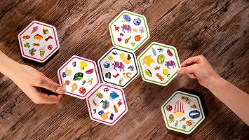 Asmodee | Dobble Connect | Fun Family Card Game