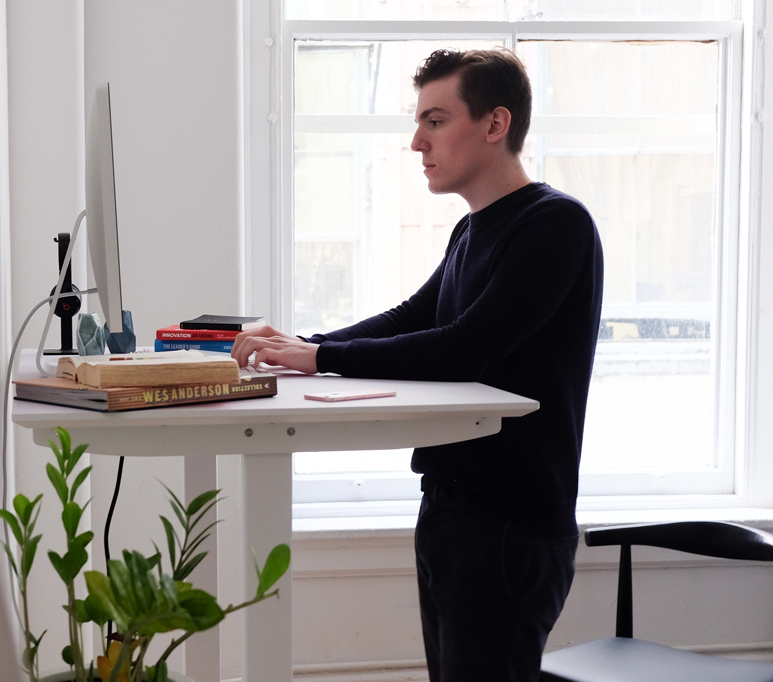 Giraffe - Height-Adjustable Standing Computer Desk - Scandinavian Design - White - Medium Large Large — view 2