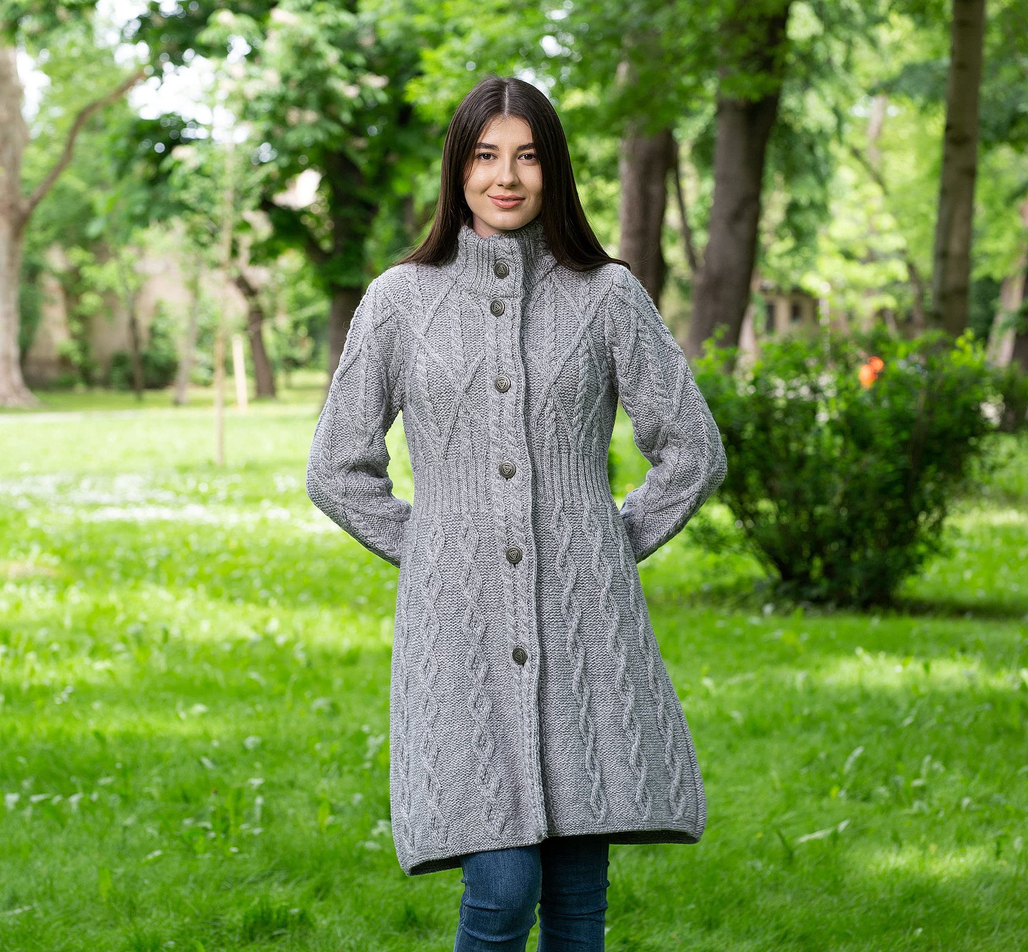 SAOL Irische Strickjacke aus 100% Merinowolle für Damen mit keltischen Knotenknöpfen Aran Long Outdoor Cable Knit Coatigan