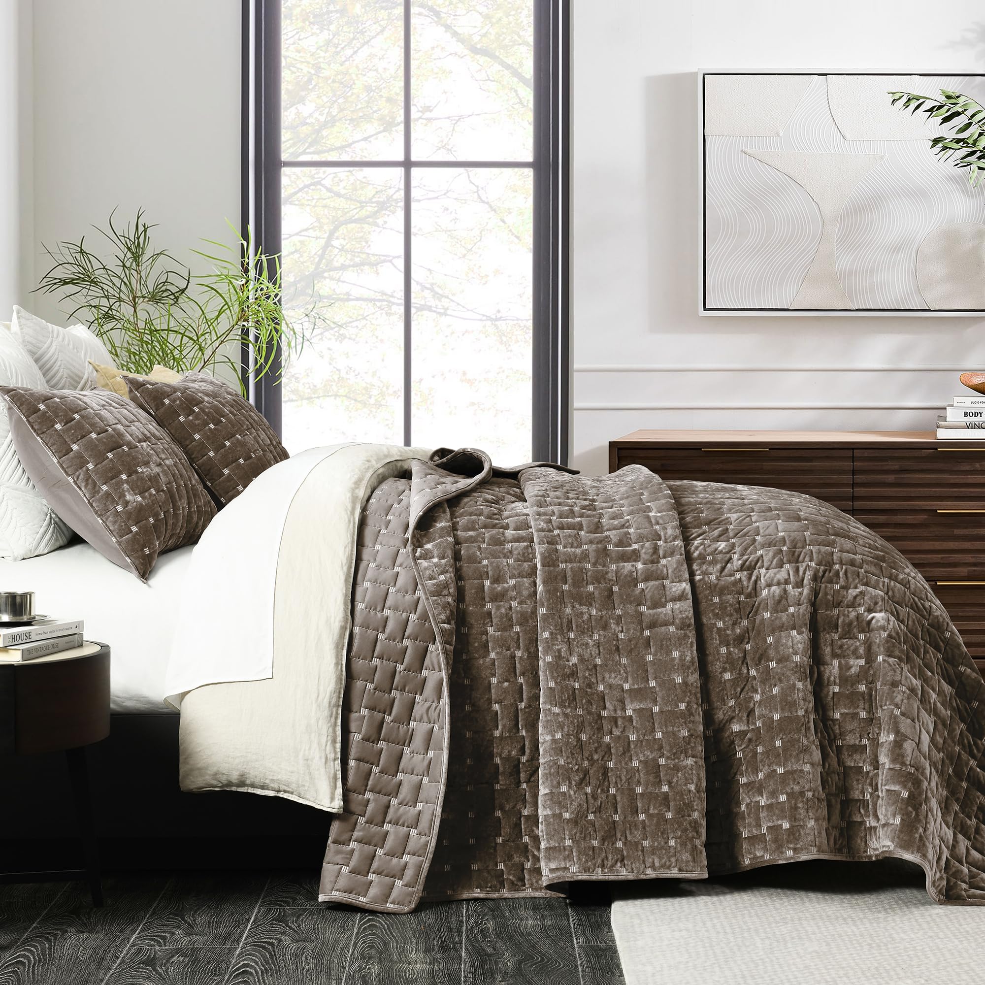 Grassix Luxury Velvet Quilt Set King Size, 3 Pieces Lightweight Velvet Comforter with Pillow Shams, Geometric Quilted Bedspread Coverlet Bedding Set for All Seasons, Mocha Brown, 108"x96" — image 1
