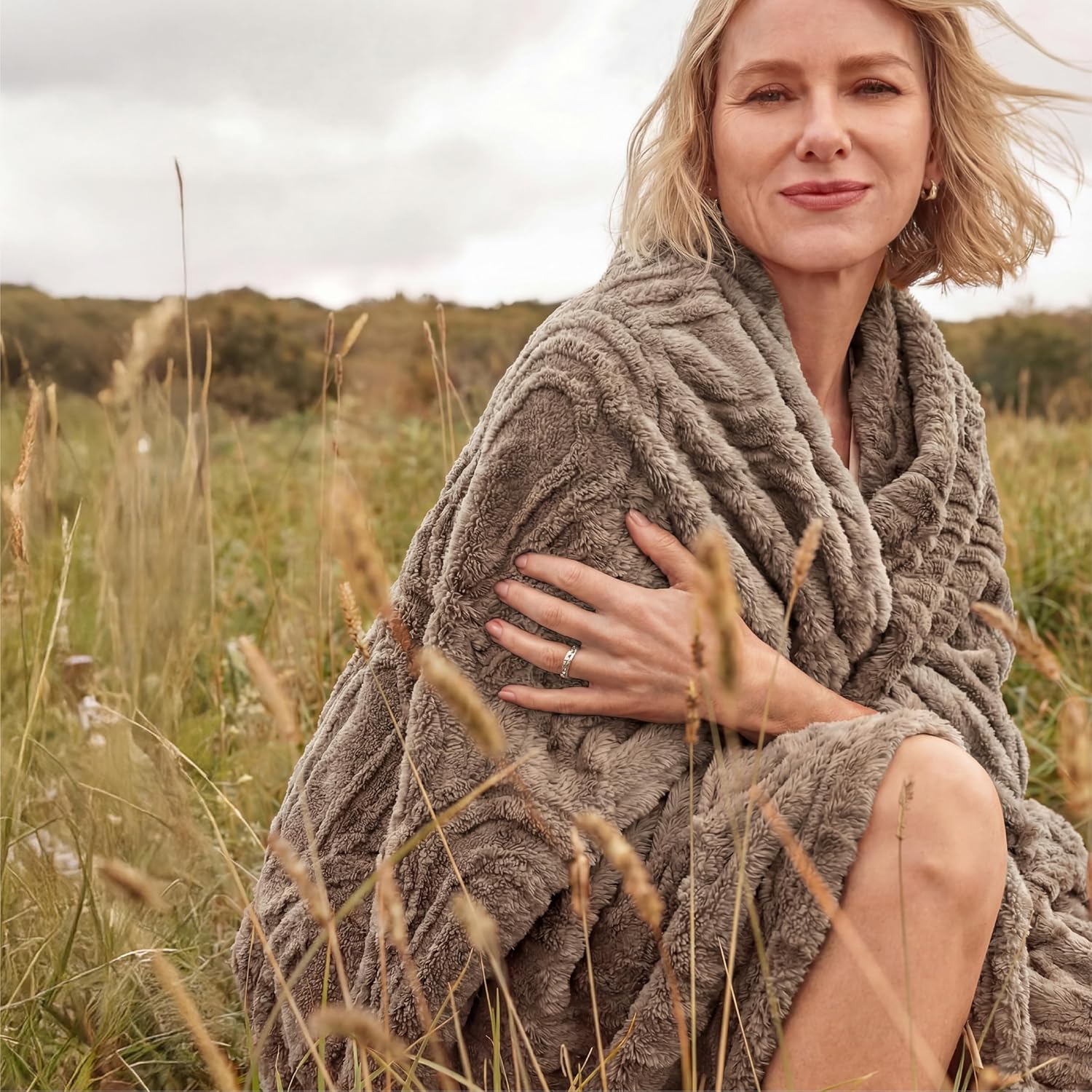 Bedsure GentleSoft Fleece Blanket Queen Size for Bed - Super Soft & Cozy, Fluffy Blankets for Women & Girls, Ideal for Sofa & Couch, Brown, 90x90 Inches - Image 7