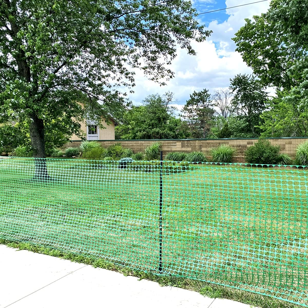 Ashman Plastic Mesh Fence, Construction Barrier Netting, Green, 4'x100' Feet, 1 Roll, Garden Fencing, Fences Wrap, Above Ground, for Snow, Poultry, Chicken, Deer, Patio, Garden Netting, Green 100FT