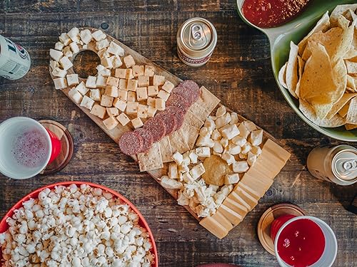 Vista 5 de Cheese Bros Game Day Caja de regalo de lujo Fresco de Wisconsin Incluye goudas, cuajada, queso cheddar envejecido de 8 años, mostaza, salchicha