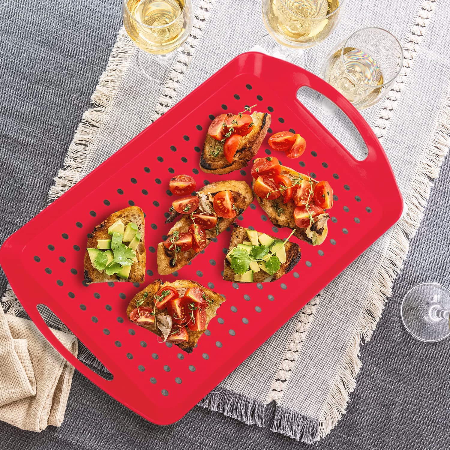 Invero Juego de 4 bandejas antideslizantes de plástico superior e inferior con superficie de goma de agarre, base acolchada antideslizante y asas, ideal para cocinas y hogares, (46 x 31 cm)