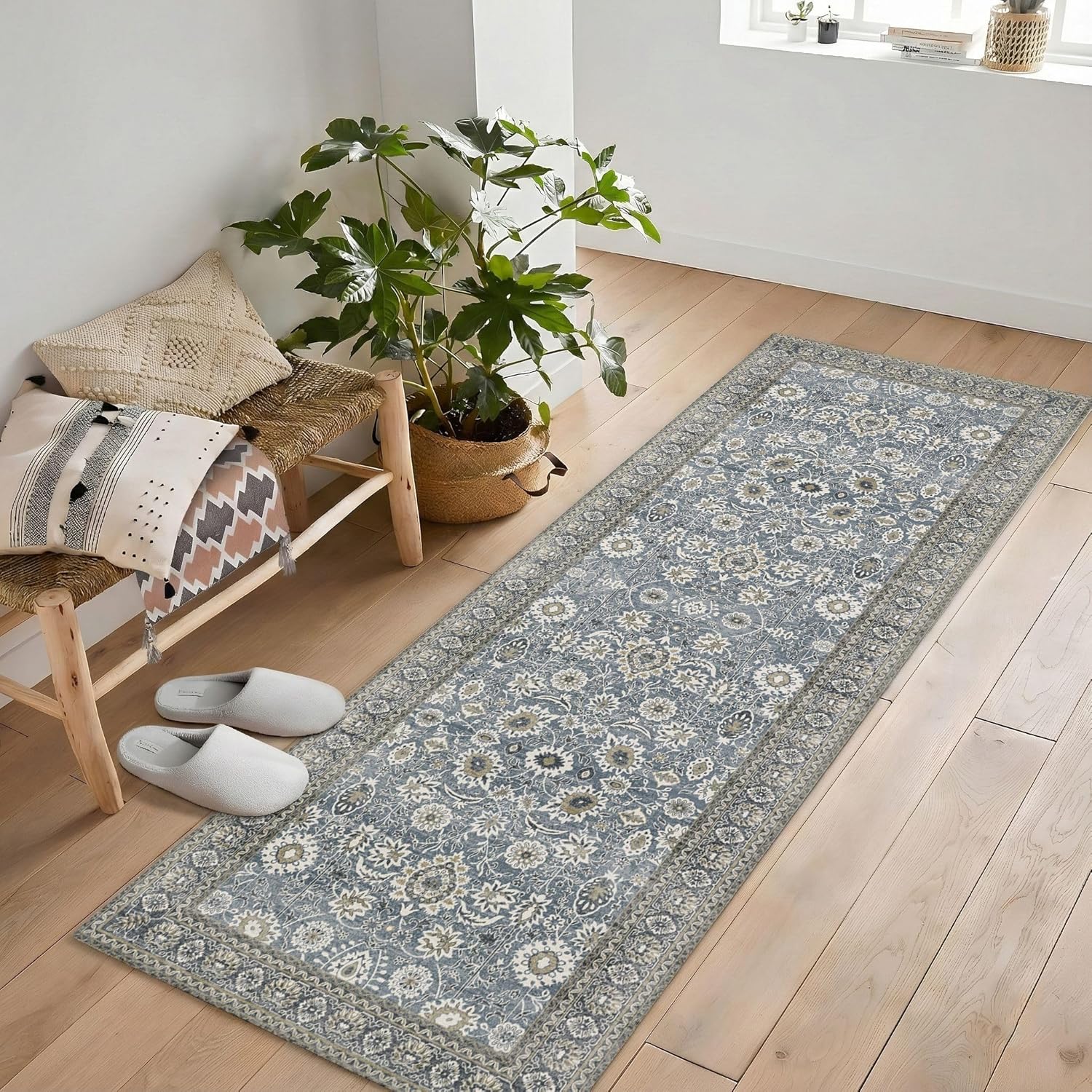 Traditional Oriental Area Rug, Blue and Beige, Floral Medallion Pattern, Bordered Design - 48x72 inch
