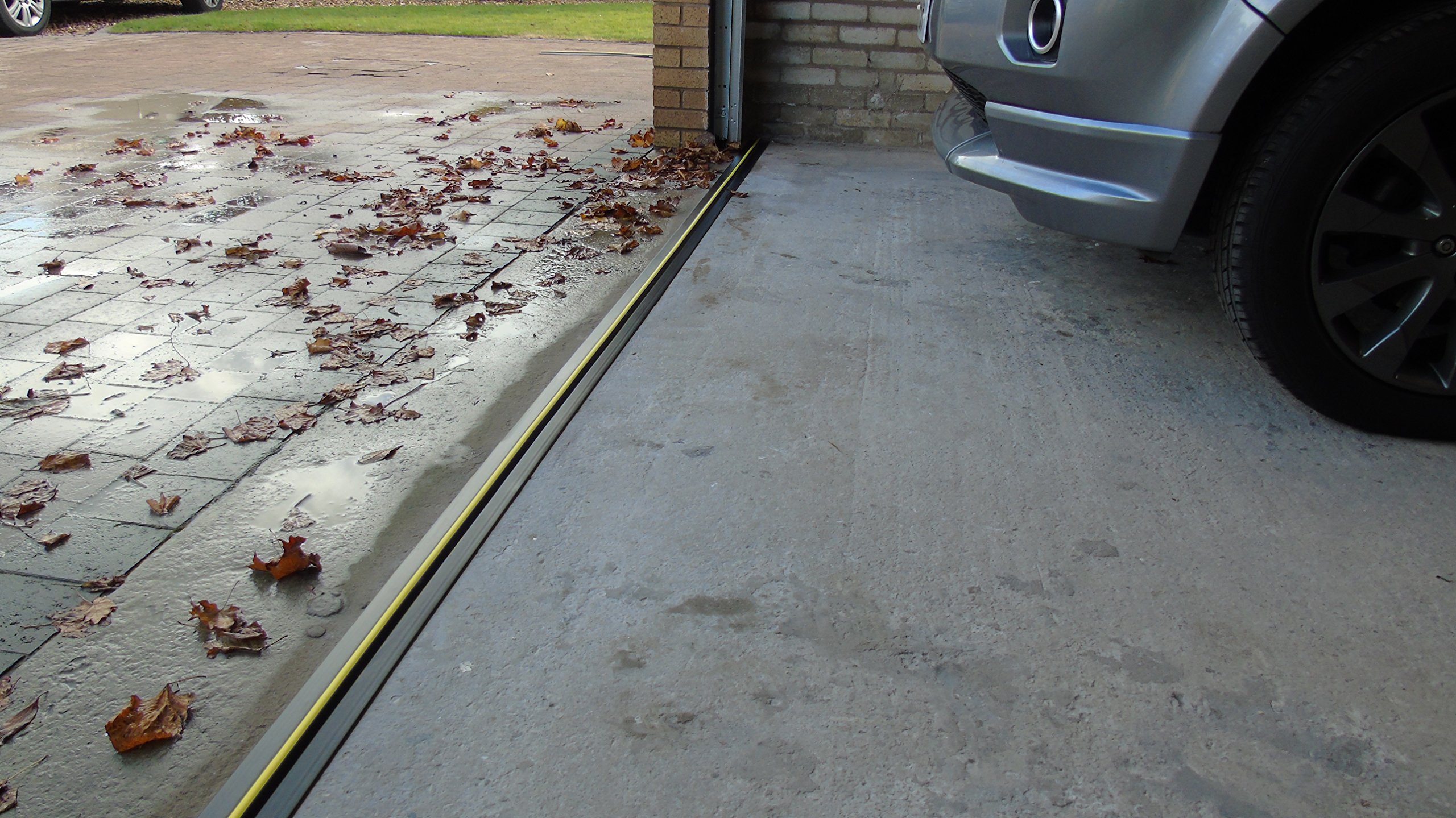 Kit de joint de seuil de porte de garage de 1,5 cm de haut, longueur de 4,34 m | PVC souple | Le kit complet comprend un adhésif | GaraDry