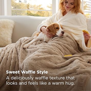 بطانية Bedsure Waffle Couch Throw - بطانية مريحة من الصوف الناعم لتزيين غرفة سرير الأريكة، بطانية منقوشة فائقة الرقة للنساء والفتيات، هدية دافئة ولطيفة طوال الموسم، أسمر، 50x60 بوصة