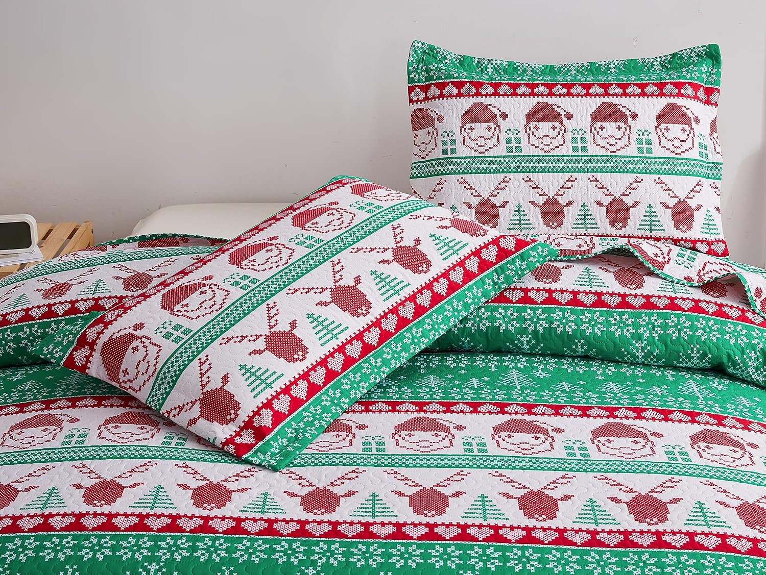 Queen Size Quilt Set Christmas Bedding Lightweight Reversible Christmas Bedspread Coverlet Home Christmas Quilt Snowflake Santa Claus Bed Set Lodge Holiday Quilt Bedding Red Green Stripe Quilt