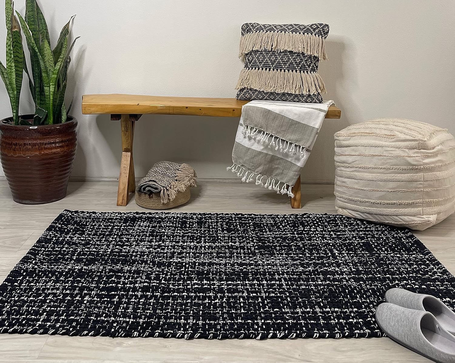 Chardin home Black & White Cotton Throw Rug, 3’x5’ Inches