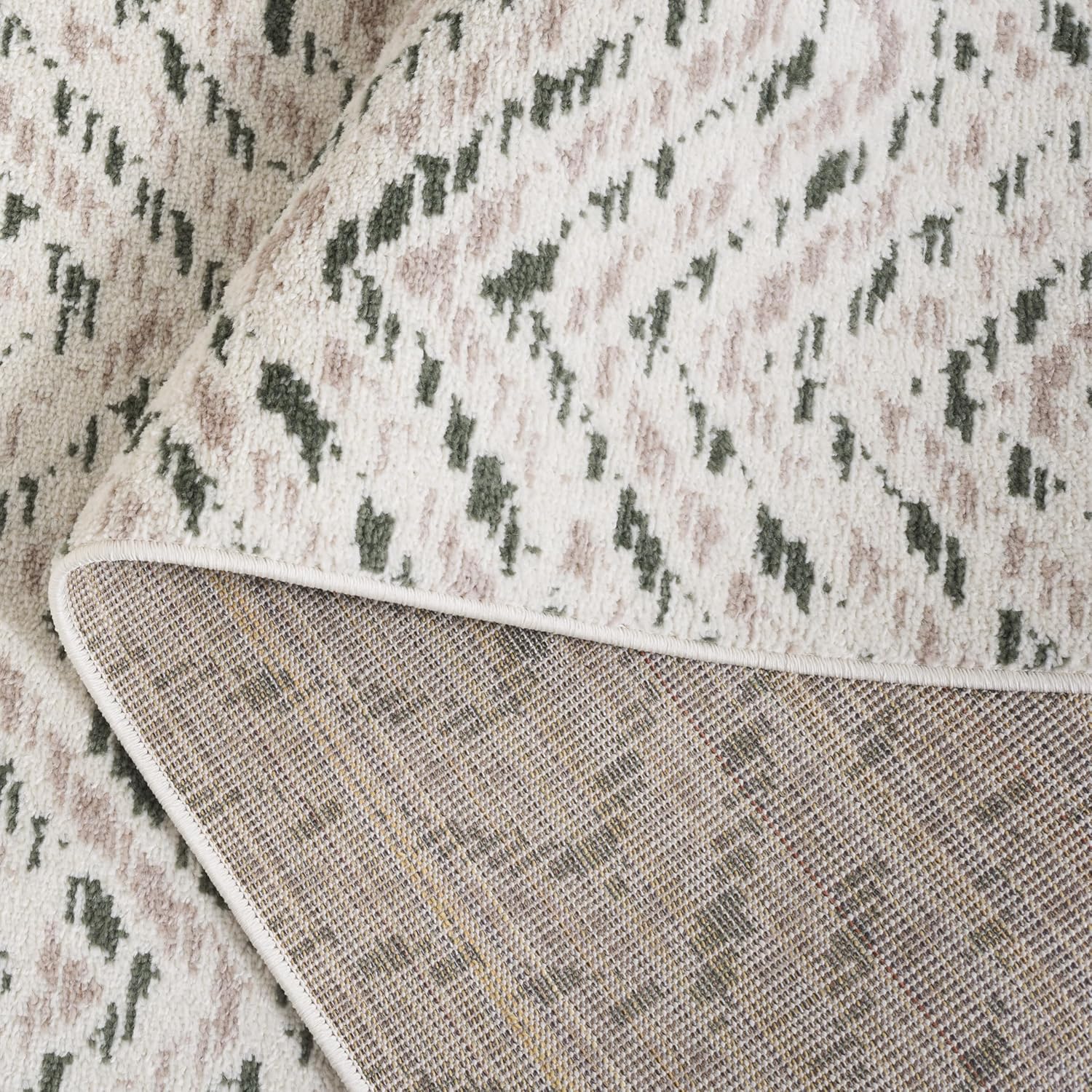 SAFAVIEH Adirondack Collection Area Rug - 3' x 5', Ivory & Dark Green, Chevron Design, Non-Shedding & Easy Care, Ideal for High Traffic Areas in Living Room, Bedroom, Dining (ADR104X-3)