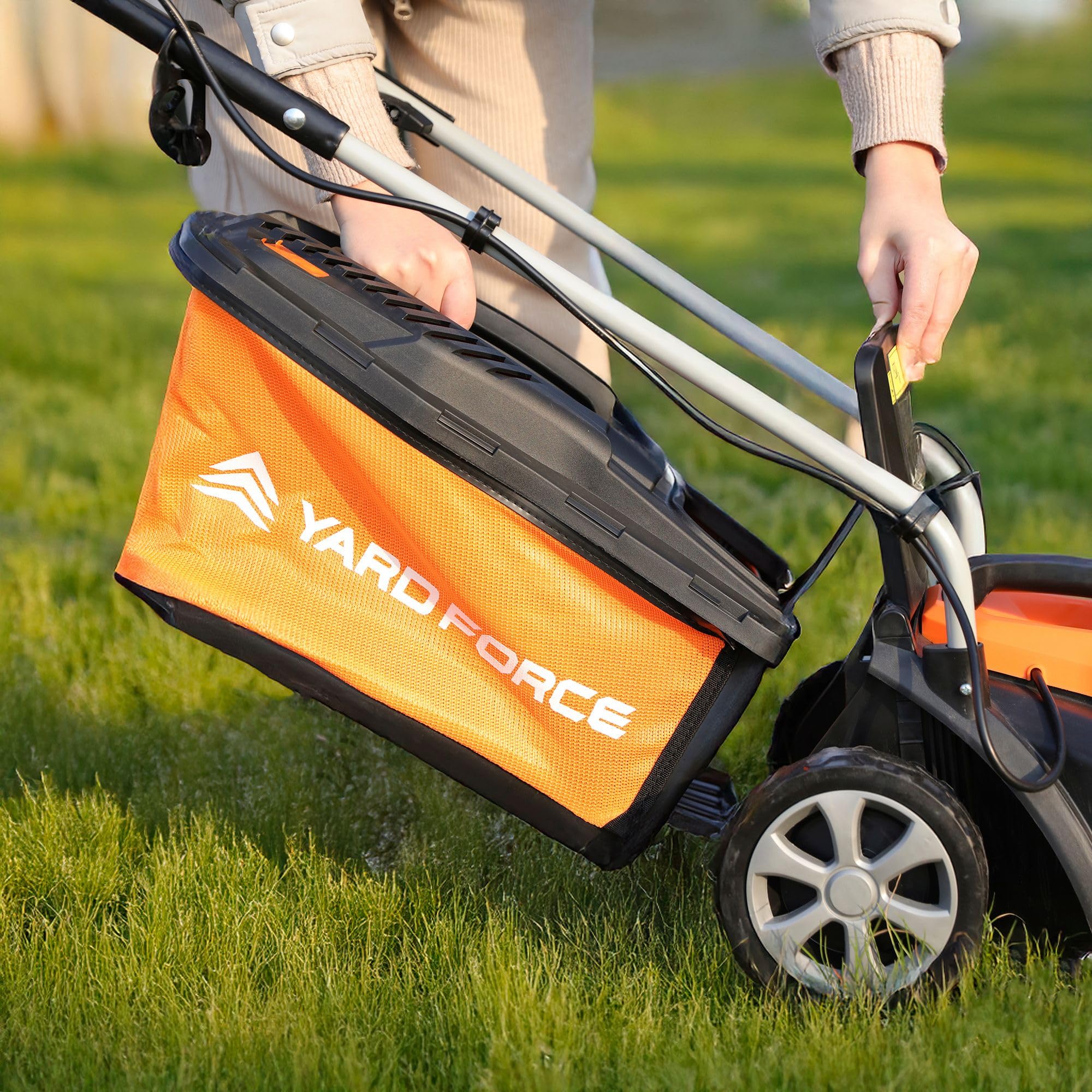 Yard Force - Cortacésped eléctrico con 1200 W, 32 cm de Ancho de Corte con Rueda Trasera, Adecuada para césped pequeño - EM U32