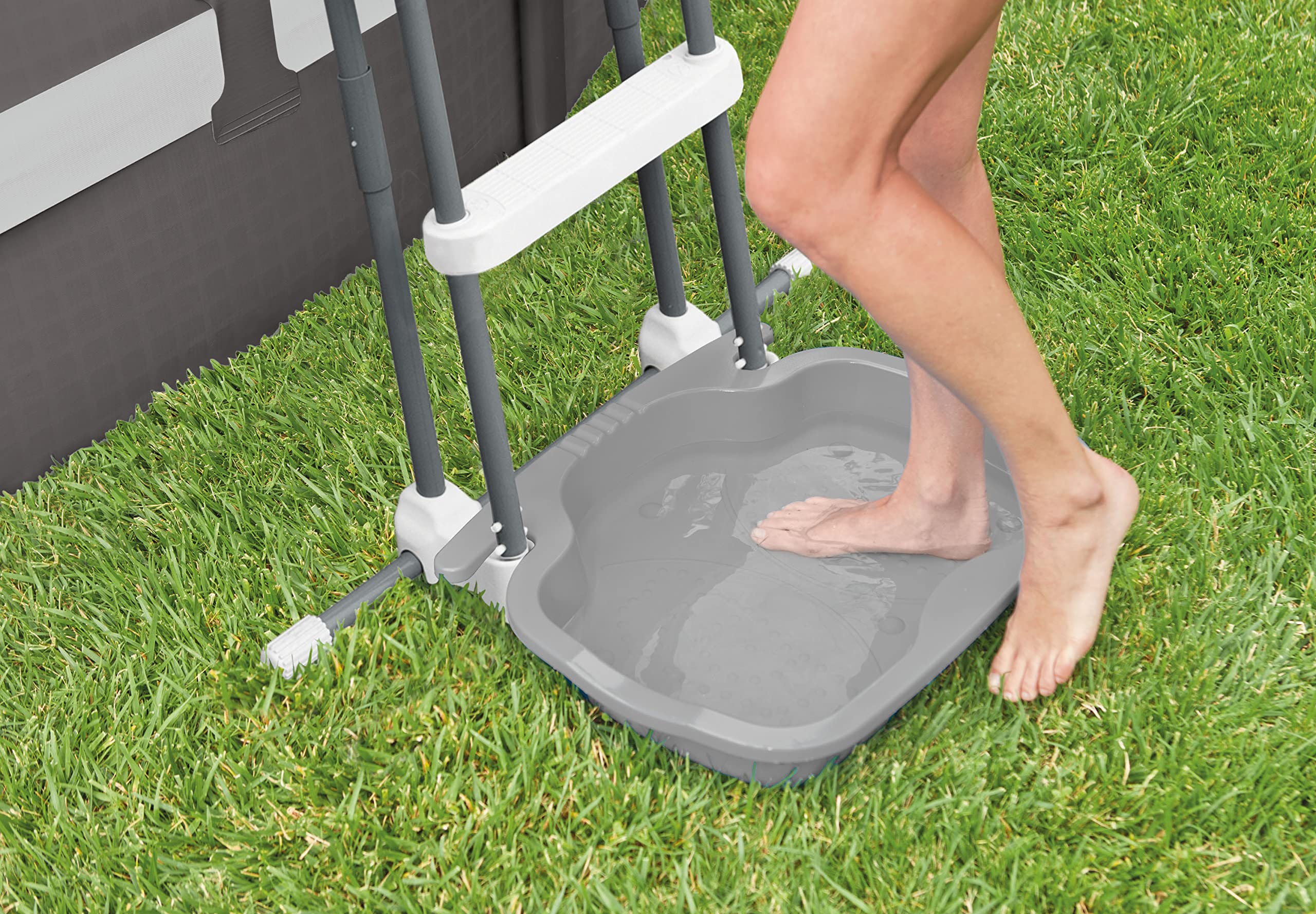 Intex échelle Double sécurité pour Piscine de 1m32 avec marches Amovibles 28074 80 x 40 x 132 cm Blanc & 29080 - Pediluve Coloris aléatoire
