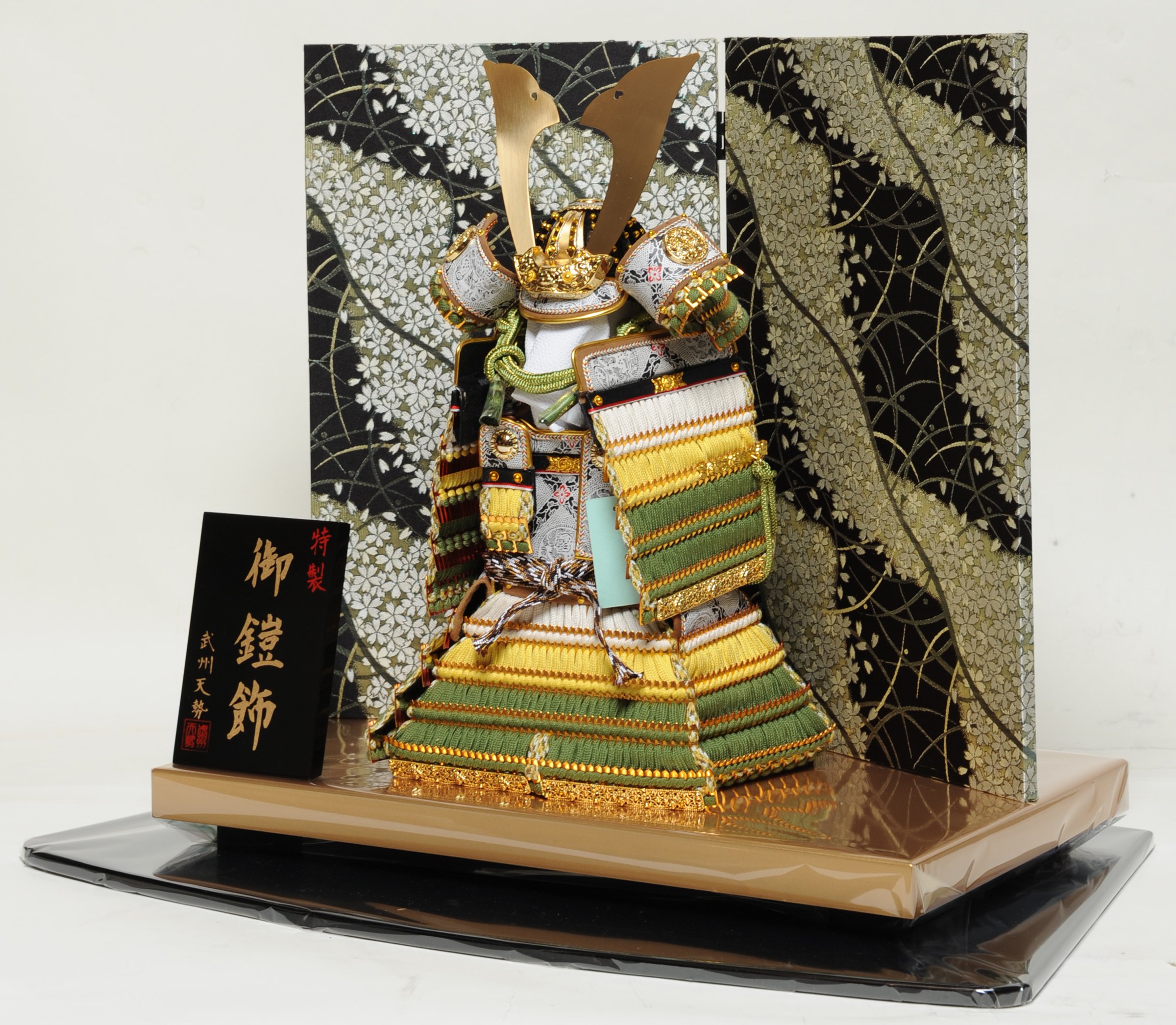 Amazon | 【五月人形】【鎧平飾り】7号奉納鎧：萌黄威床の間飾：武州