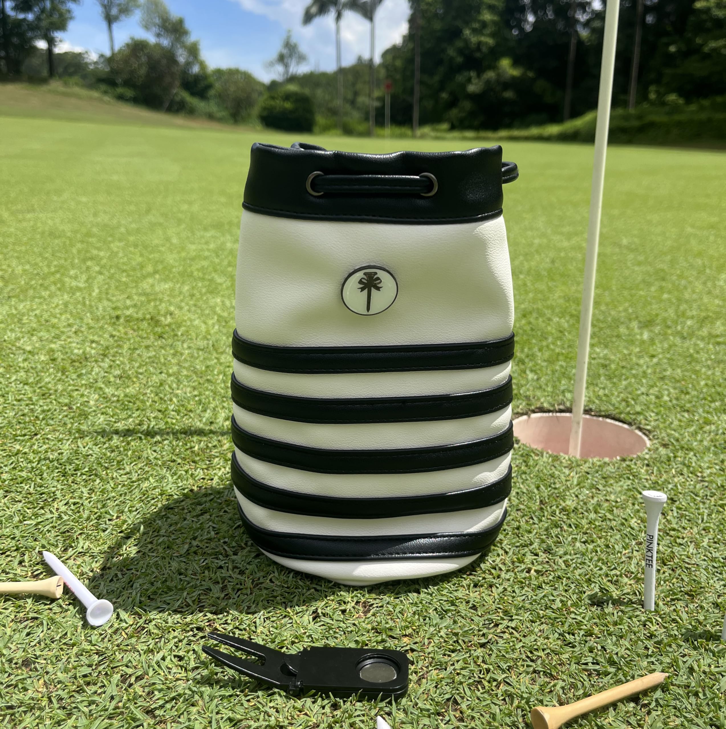 PINKTEE Golf-Wertsachen-Tasche, Leder Golfballsack, Eimer-Taillendesign mit abnehmbarem magnetischem Ballmarker für Männer und Frauen