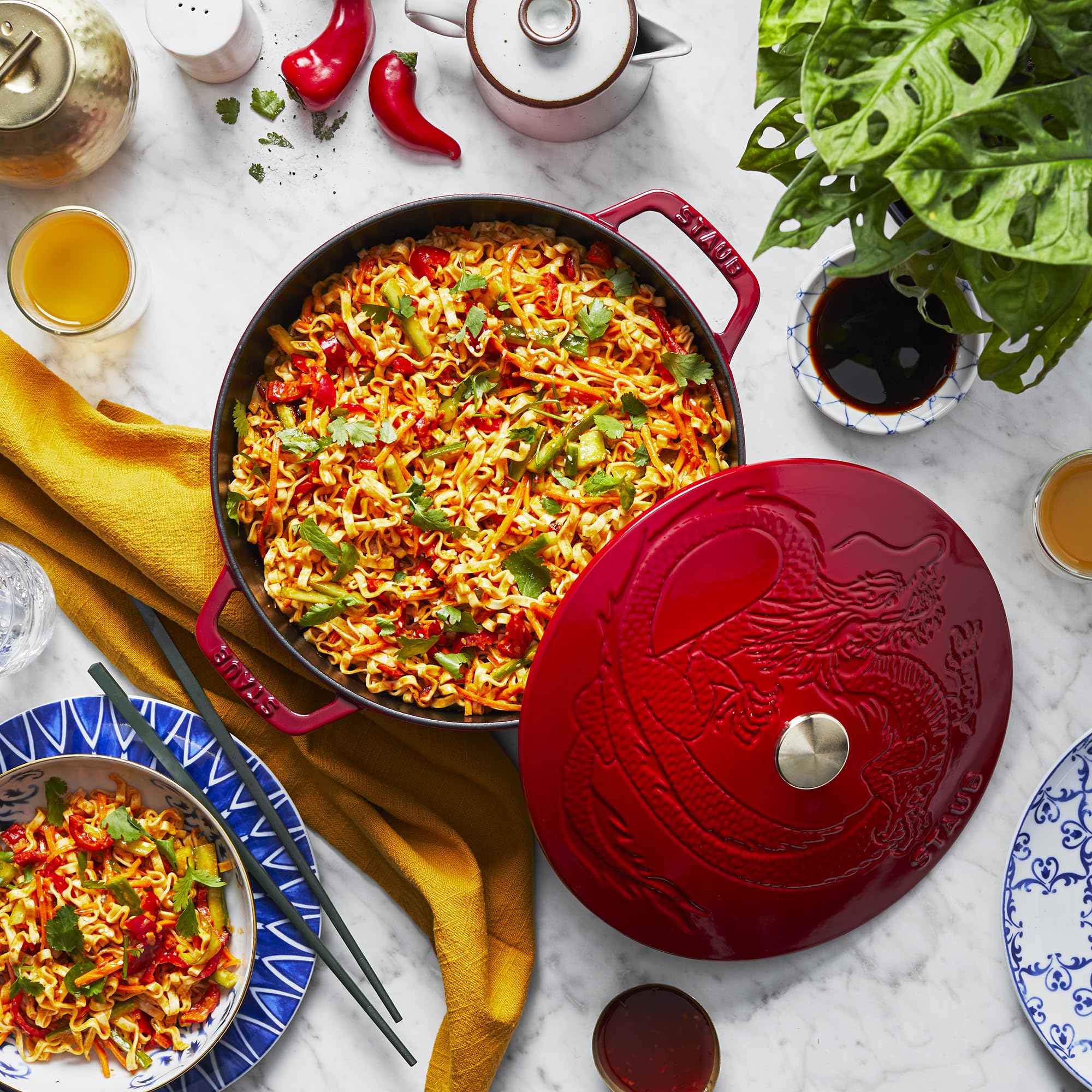 Amazon.co.jp: STAUB 特殊形状 オランダ鋳鉄 3.75クォート 