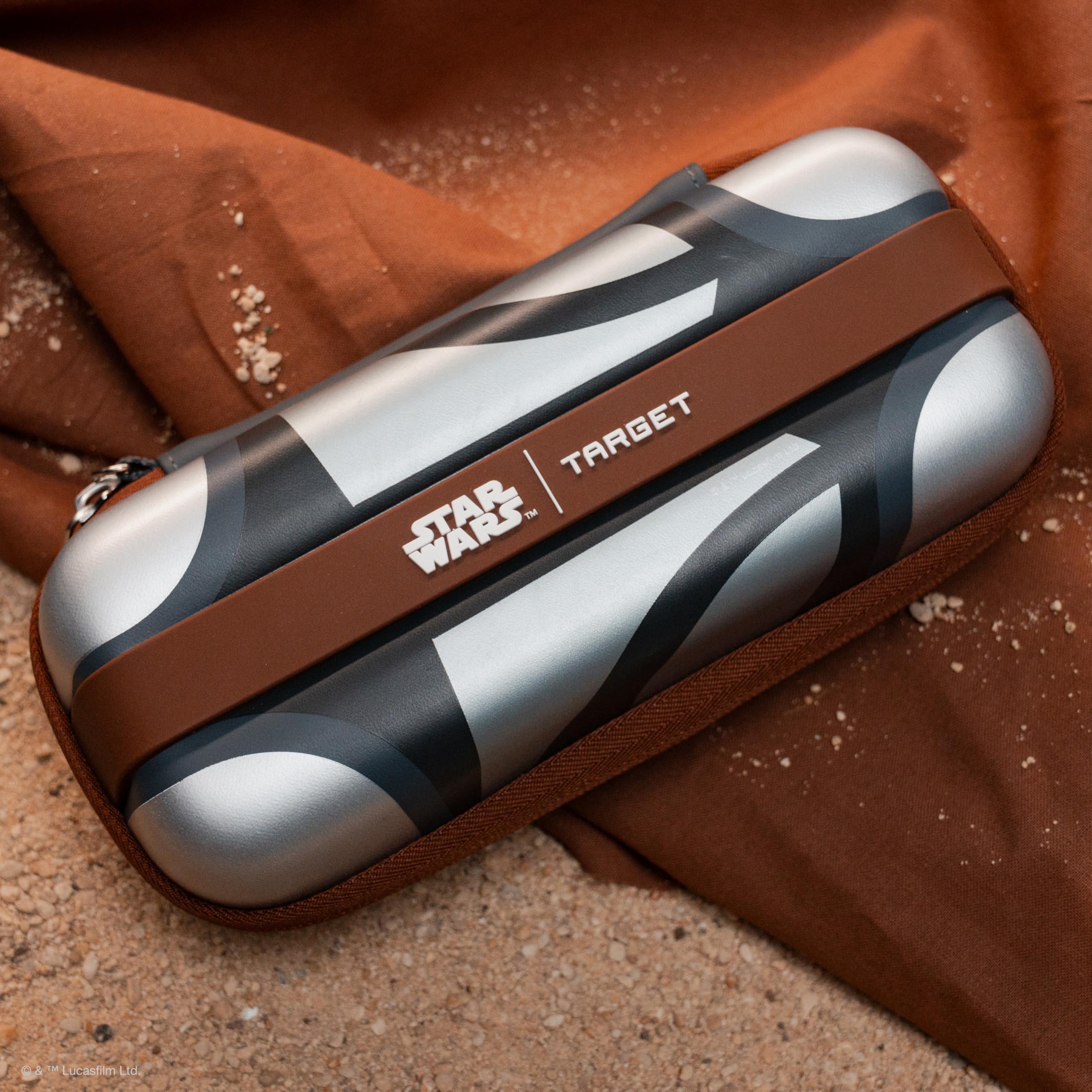 Target Darts Star Wars Mandalorian BOA Portefeuille | Premium Disney Fléchette Étui avec Personnage Design, Swiss Pointes Tip Rangement, Rigid Extérieur Coque et Organisé Accessoires Holder