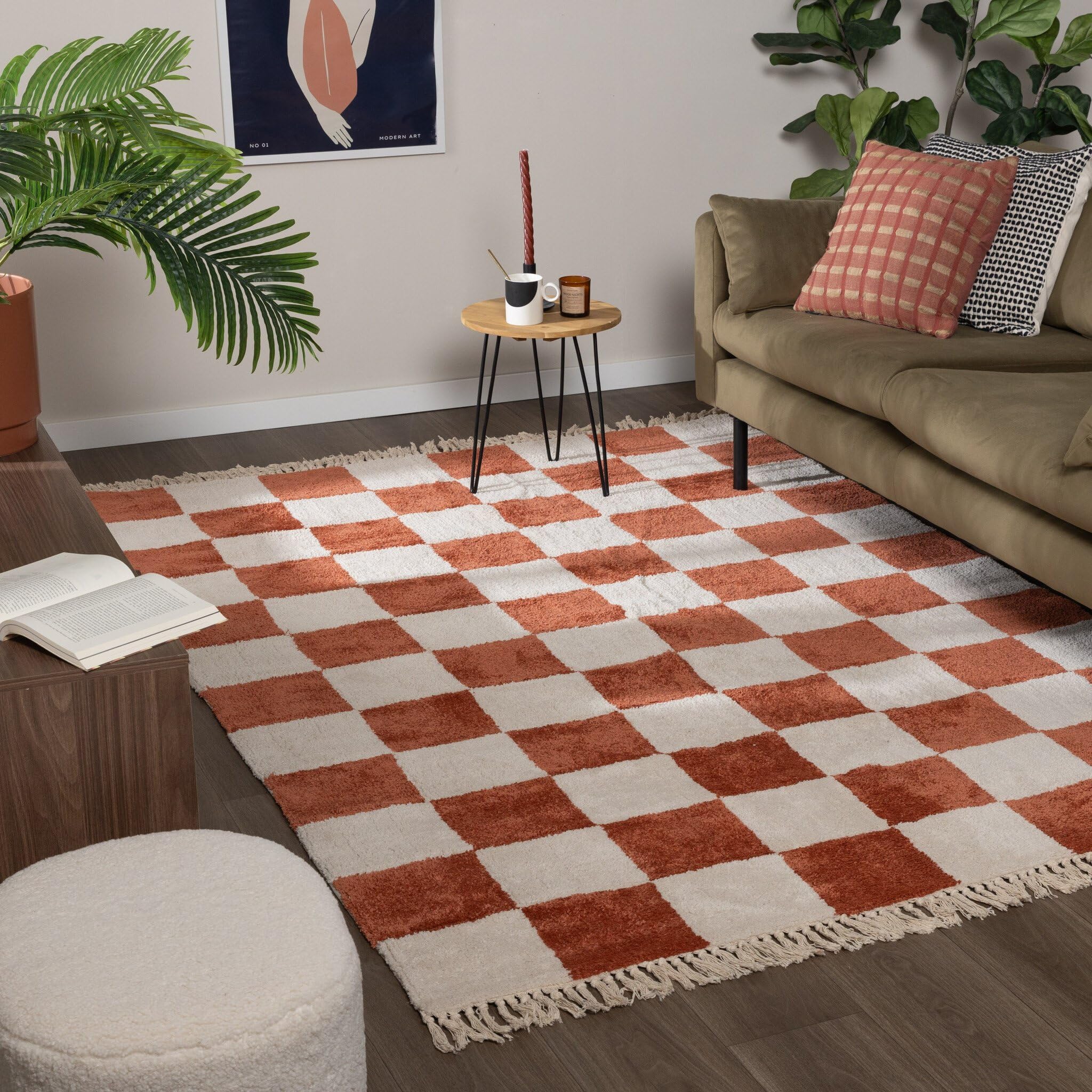 Tapis de salon damier terracotta pour réchauffer l'ambiance de votre coin canapé