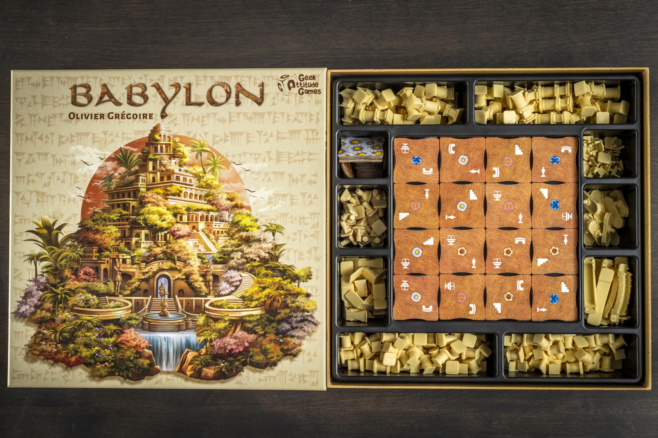 Pendragon - Babylon - Edizione Italiana - Gioco da tavolo strategico per famiglie - Posizionamento tessere 3D | Da 2 a 4 giocatori | 60 minuti | Età 8+