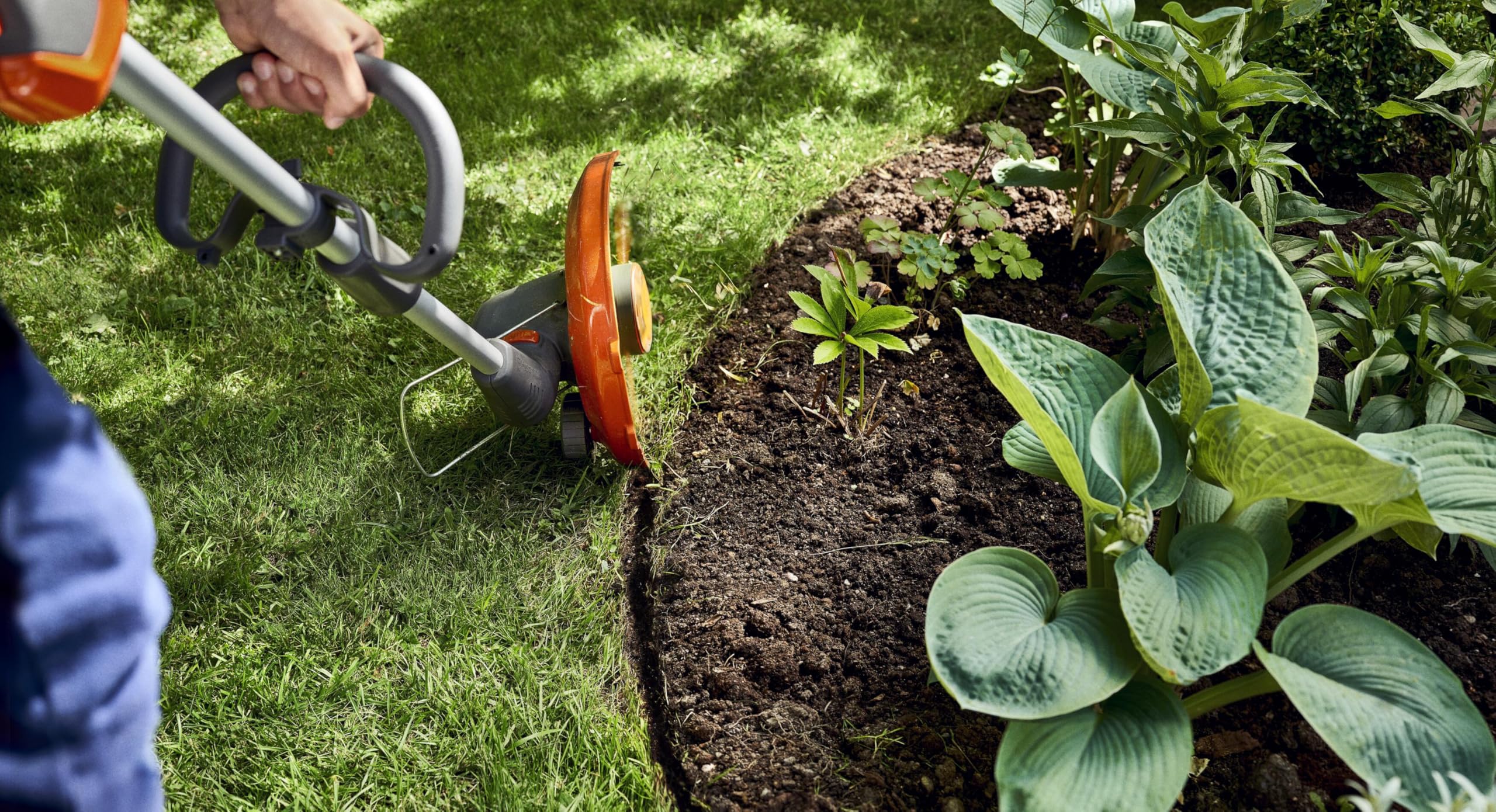 Husqvarna 215iL Akku-Grasschneider-Kit mit TriCut – 36 V kabellos, bürstenloser Motor, Teleskopschaft, Save-Modus, Akku & Ladegerät inklusive
