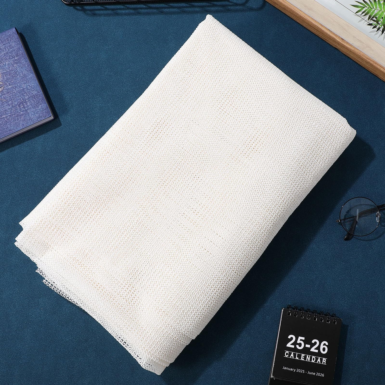 rutschfeste Teppichunterlage 200X300cm für Büro und Wohnzimmer aus Robustem PVC mit Bodenschutz und Anti Curling Funktion für Flächenteppiche