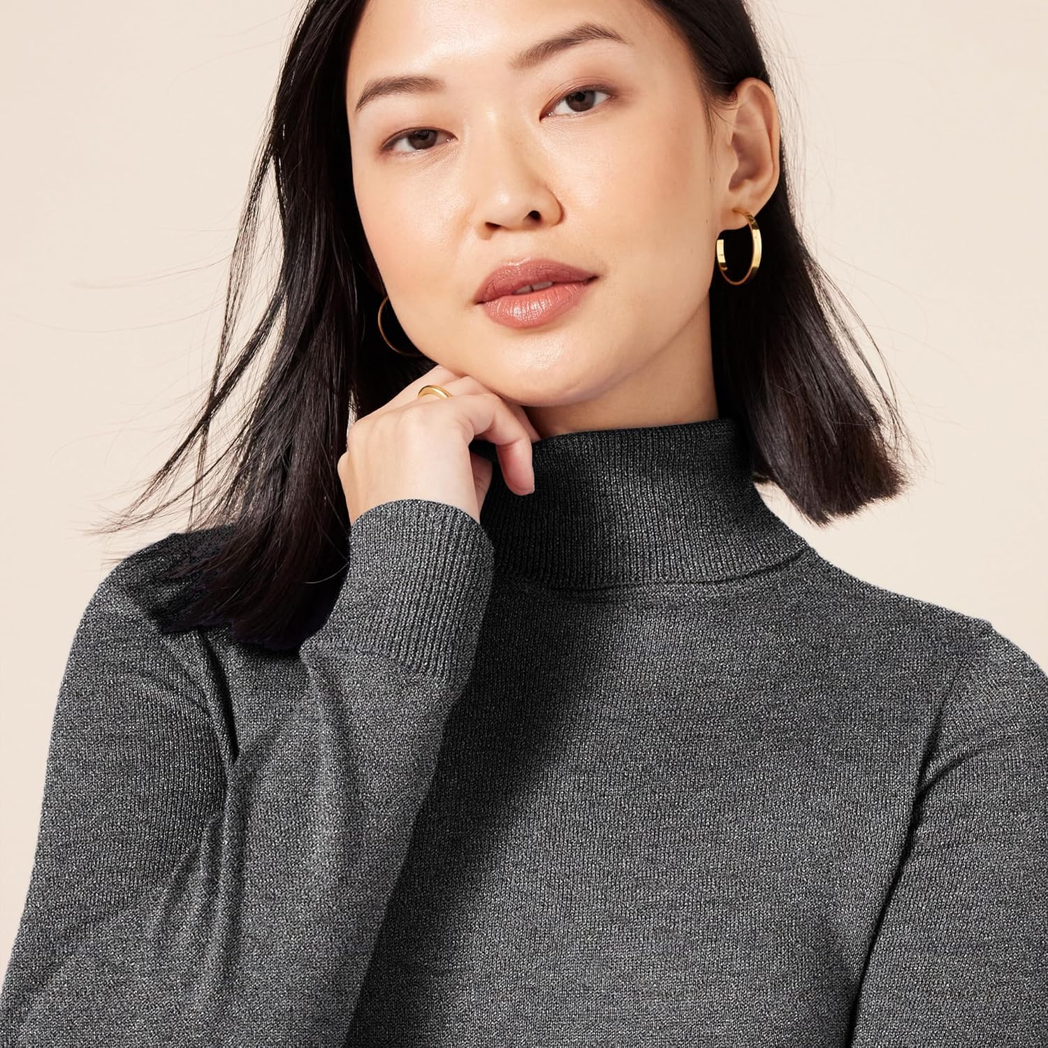 Amazon Essentials Women's Classic-Fit Lightweight Long-Sleeve Turtleneck Sweater (Available in Plus Size) - Image 4