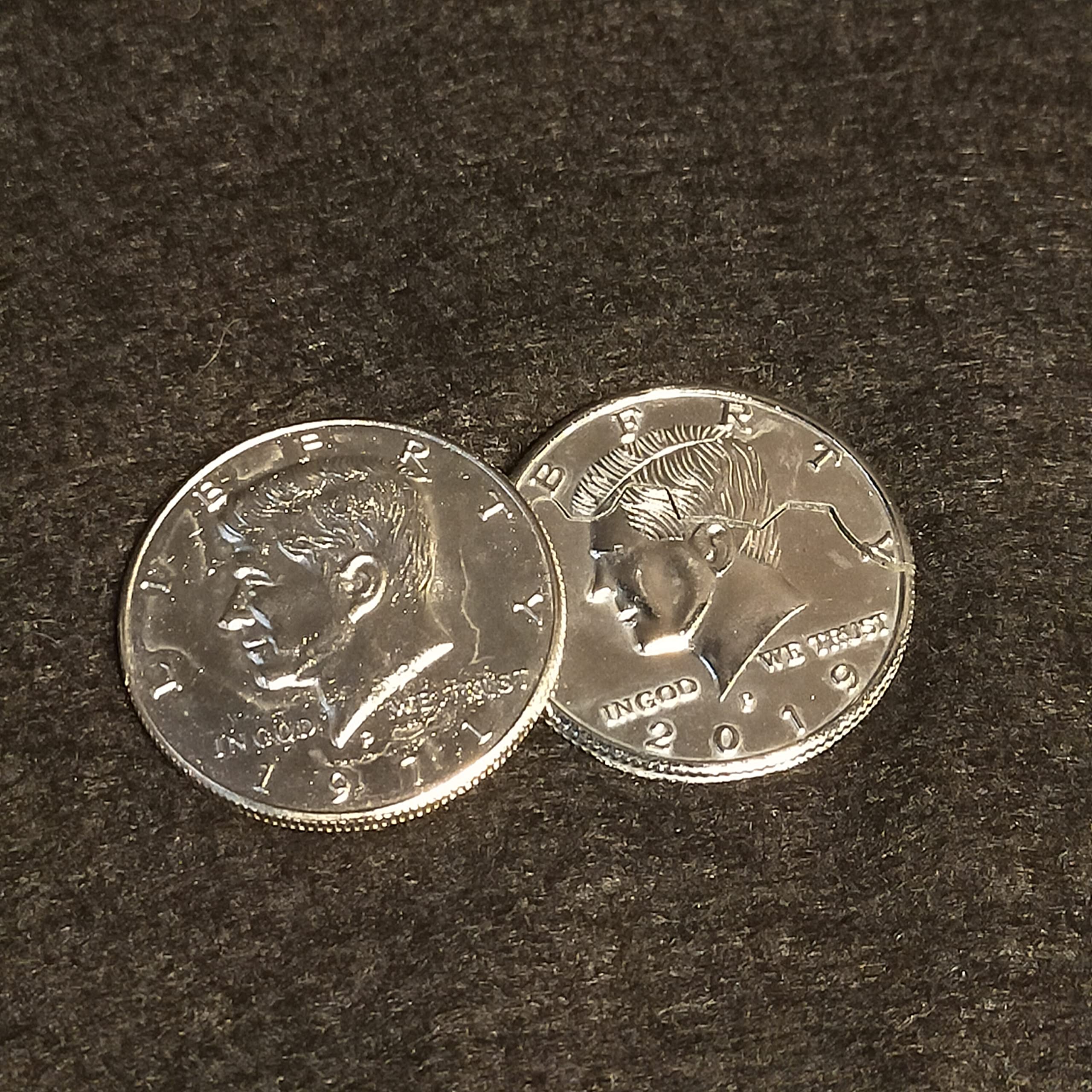 Amazon | 手品屋 かじるコインのマジック＜コインをかじってボリボリ、ふっと息を吹きかけると一瞬で元通り！不思議で面白い！＞ | マジック・手品  | おもちゃ