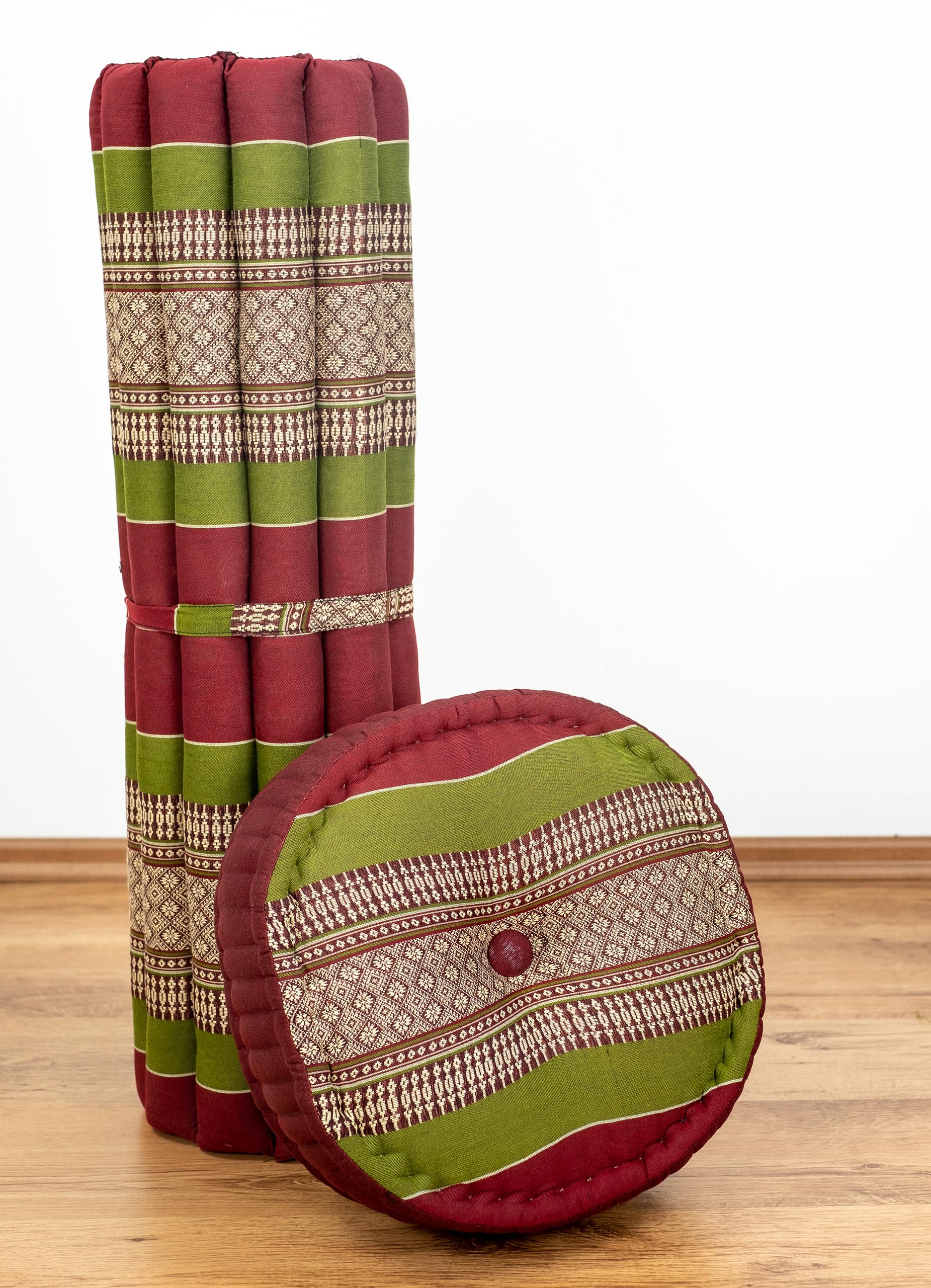 livasia Set Meditazione XL - Ø 38x15cm/tappetino 75x75x4,5cm - Set Yoga Cuscino e Tappetino, Pouf, Tappetino e Cuscino Yoga Fatti a Mano con kapok, Cuscino Pavimento, Cuscino zafu (Rosso/Verde)