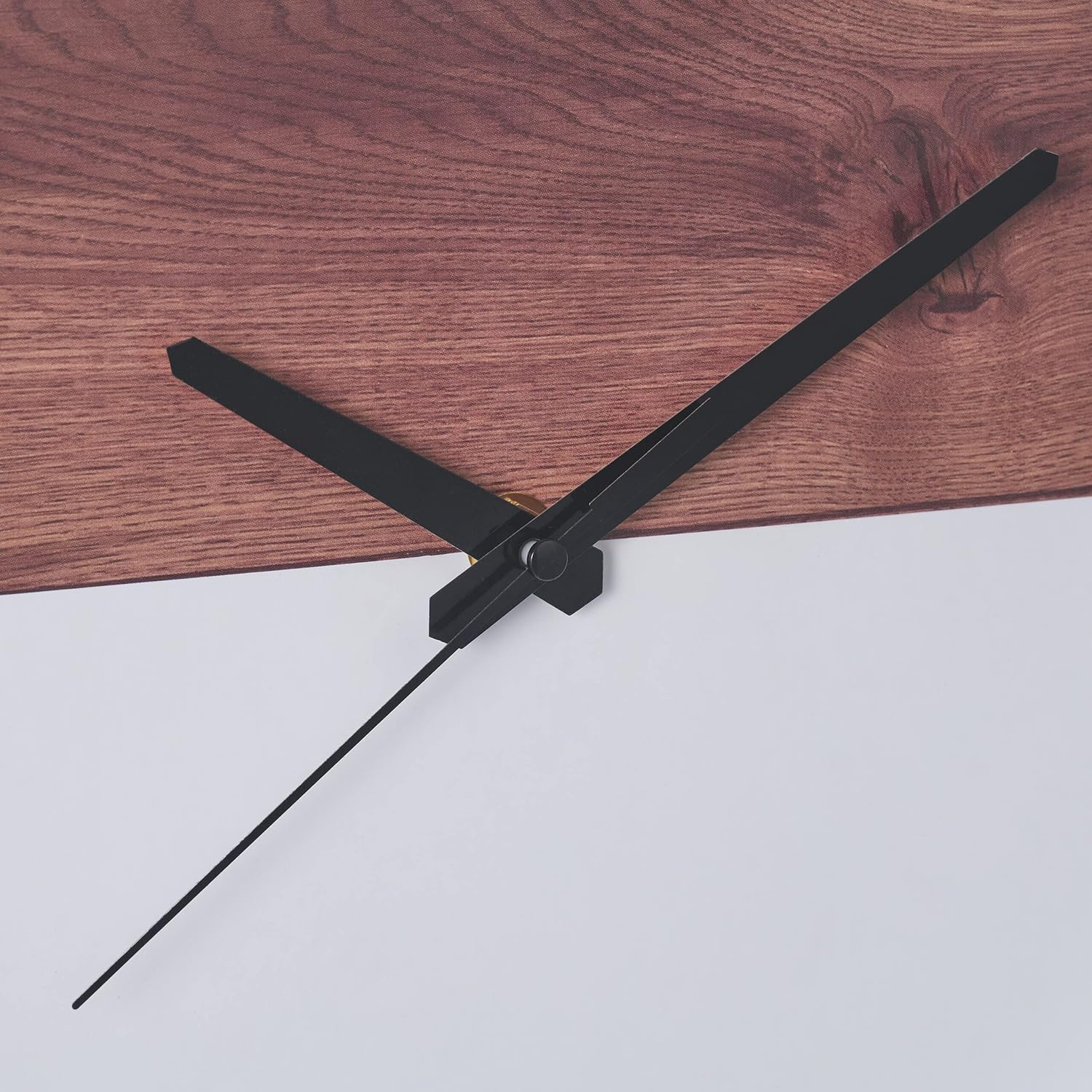 Relaxdays Wall Clock, 60% Plastic 30% Glass 10% Iron, Brown/White, 29.5 x 4.5 cm