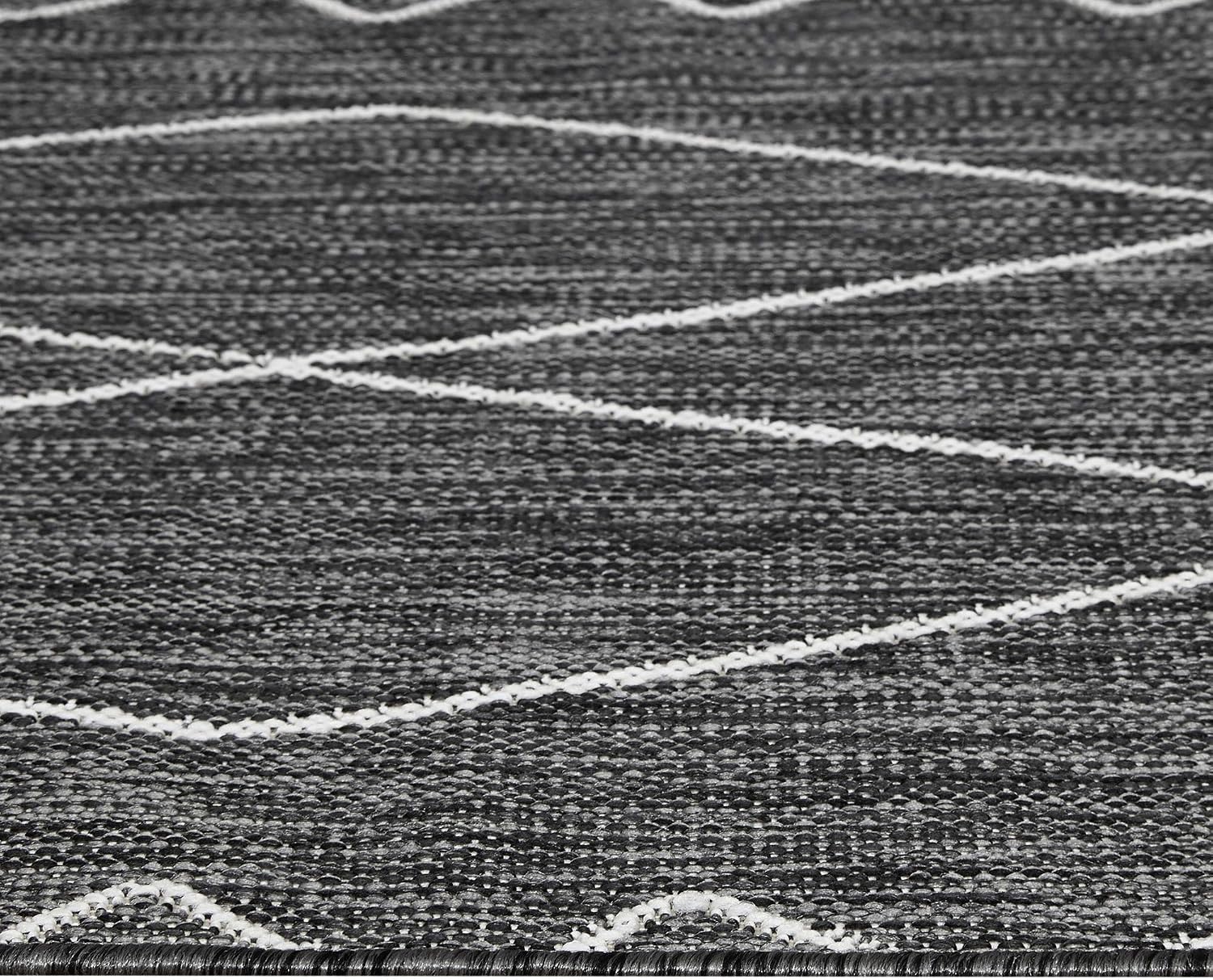Madison Park Darya Woven Turkish Indoor/Outdoor Area -Rug for Backyard, Geo Moroccan, Home Décor, Weather Resistant Floor Mat, Easy to Clean Patio -Rugs, Deck Carpets, 2'7" x 6'10" Runner, Grey/White