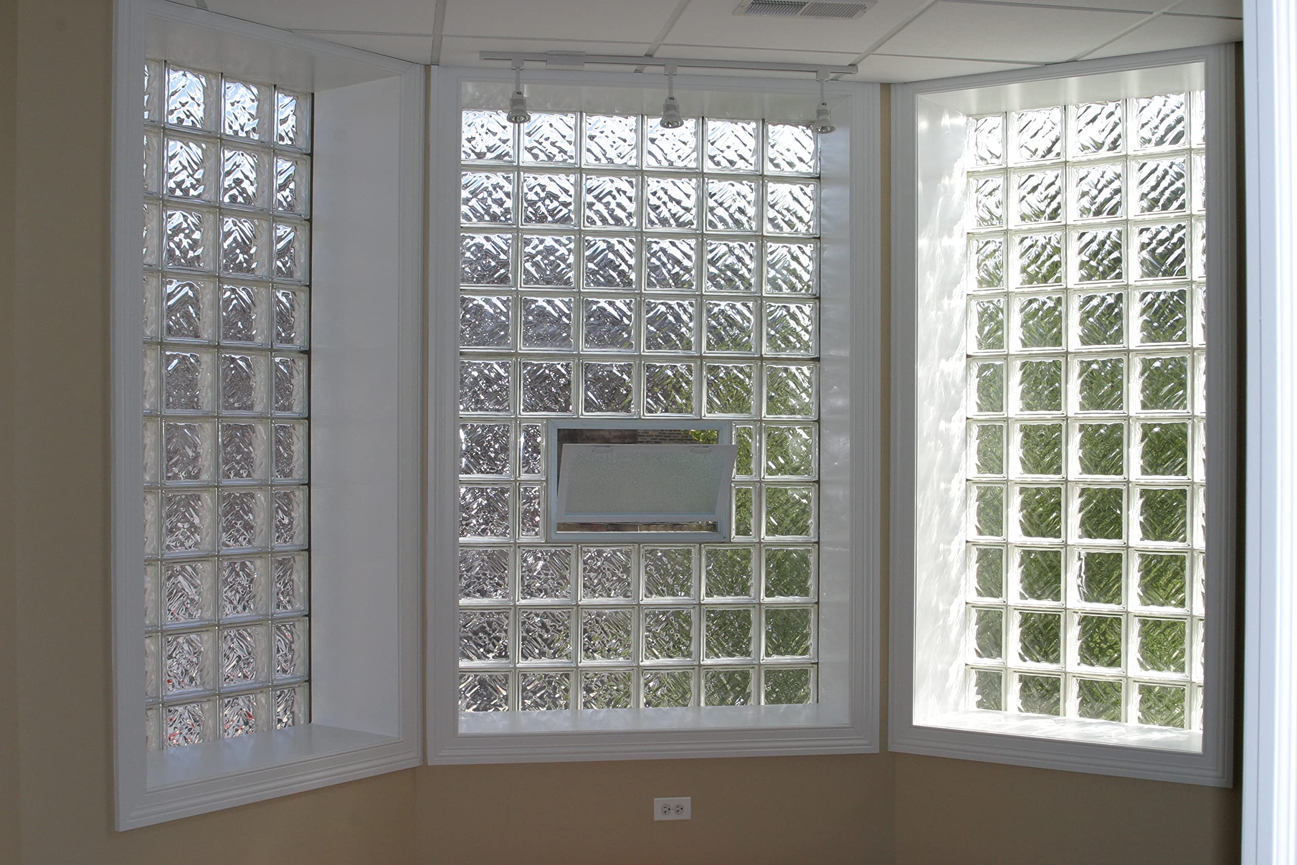 Finestra di ventilazione per l'inserimento in una parete di vetro, mattoni o blocchi di cemento | Dimensioni cm 57,9x38,4x8 | Sostituisce 6 blocchi di vetro 19x19x8 cm | Unità vendita 1 finestra