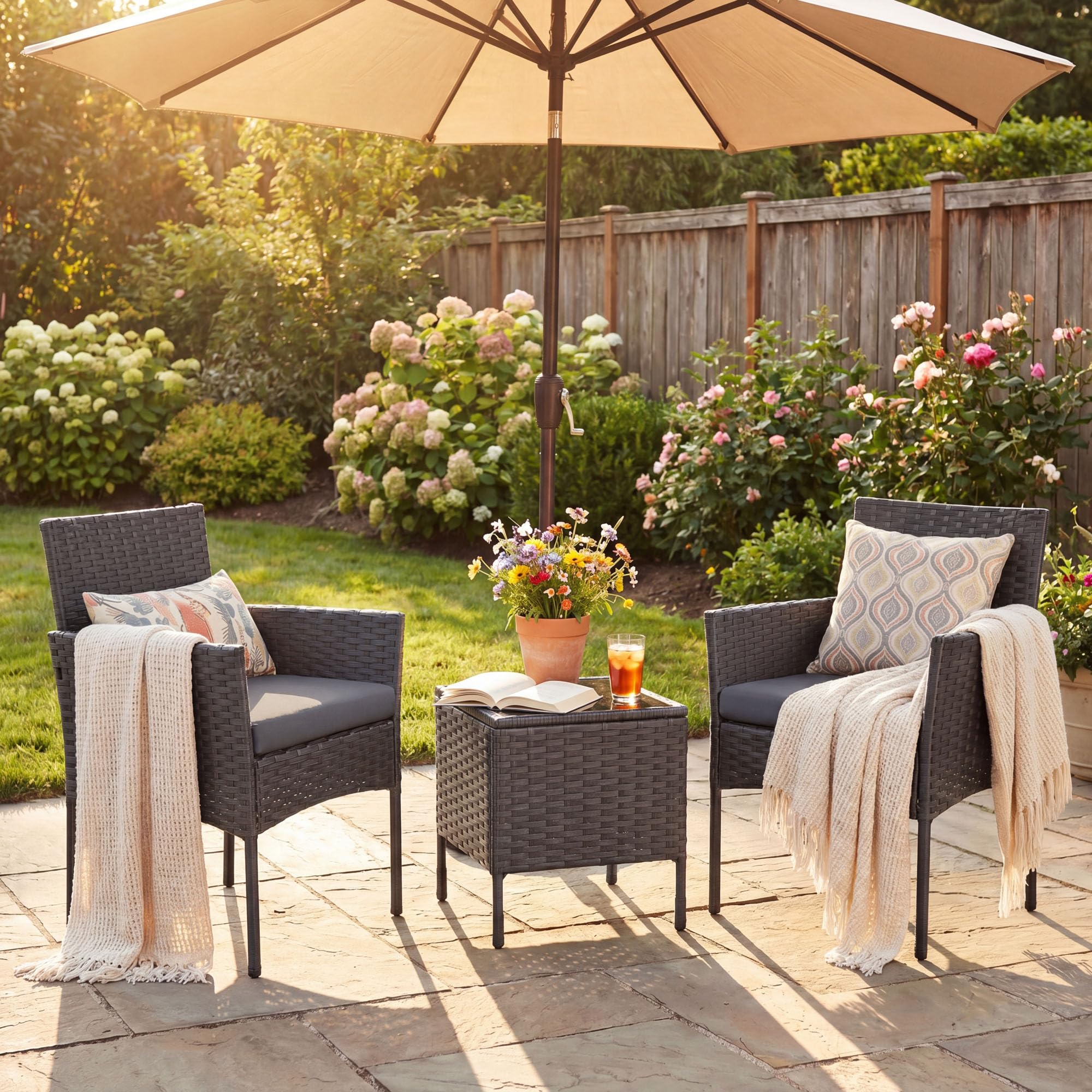 LIFEZEAL Set Mobili da Giardino in Rattan 2 Posti, Salotto da Giardino Esterno con 2 Poltrone, Cuscini Rimovibili, Tavolino da Caffè in Vetro Temprato, per Terrazza e Cortile (Cuscino Grigio)