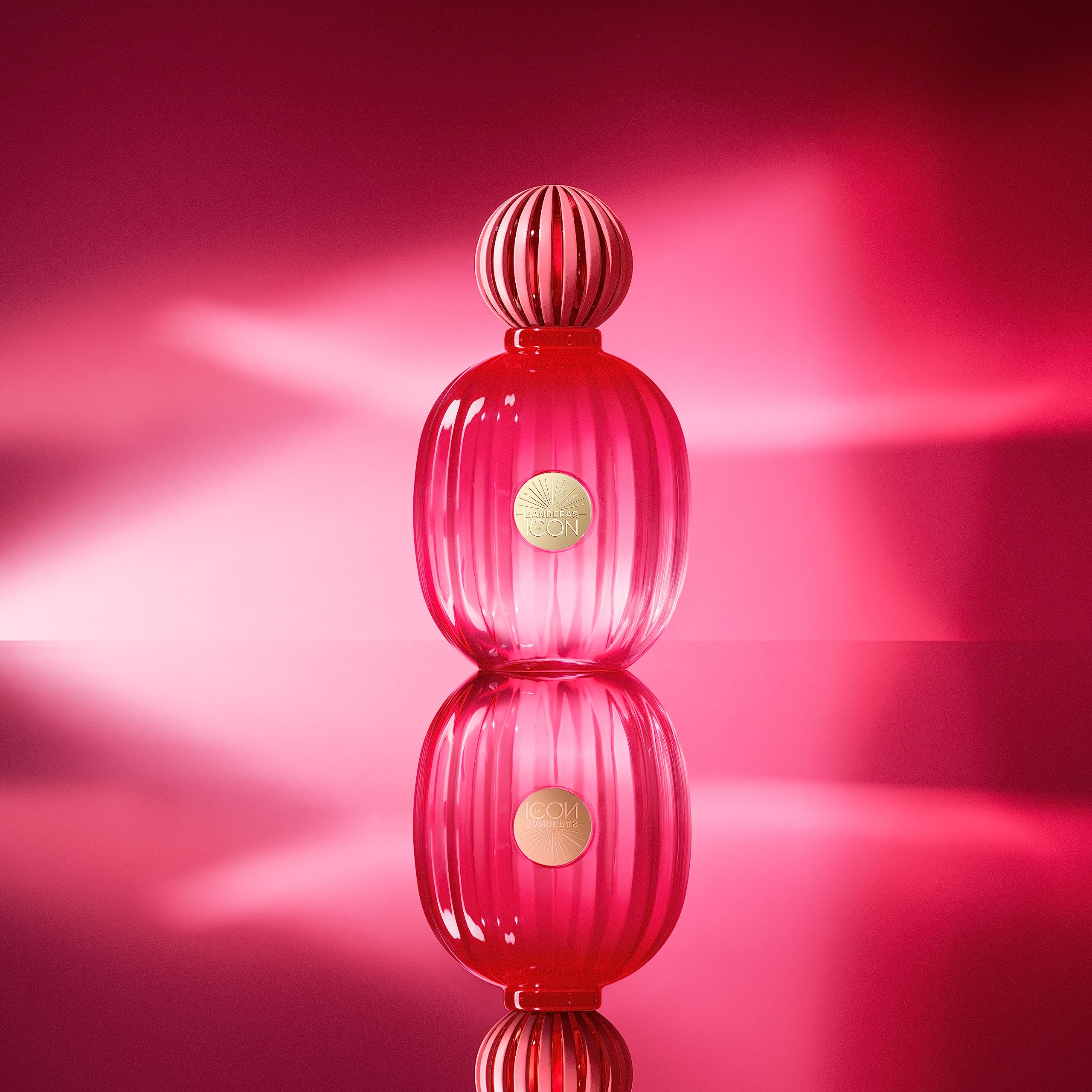 Banderas, The Icon Woman By Banderas EDP, Lunga durata, Profumo elegante, sofisticato e sensuale, Note di vaniglia, floreali e fruttate, Adatto da indossare nelle occasioni speciali, 50 ml