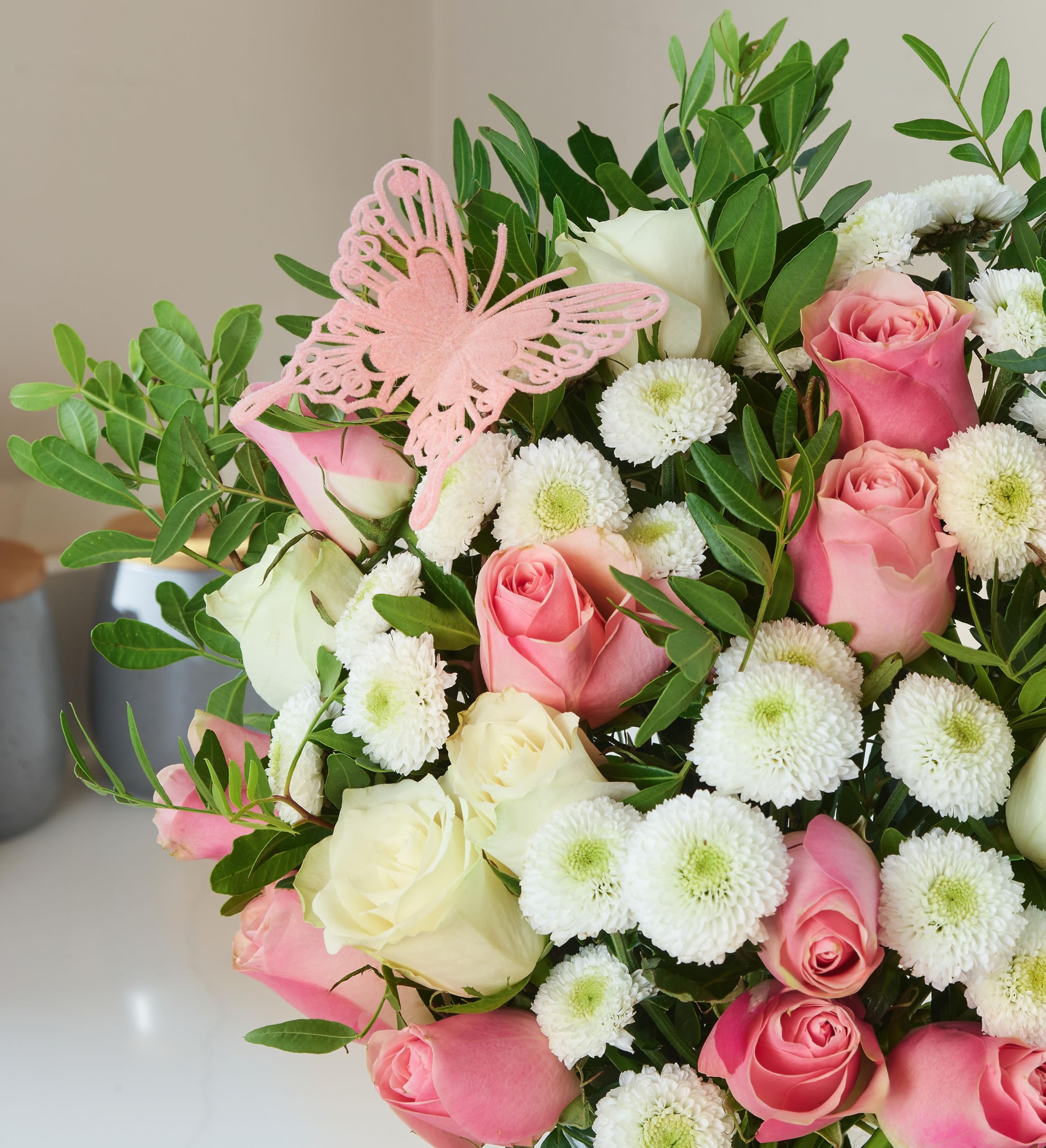 Prés de roses – Composition florale fraîche livrée à la main – Cadeau élégant avec expédition le lendemain – Idéal pour un anniversaire, un anniversaire, des condoléances, une célébration ou un