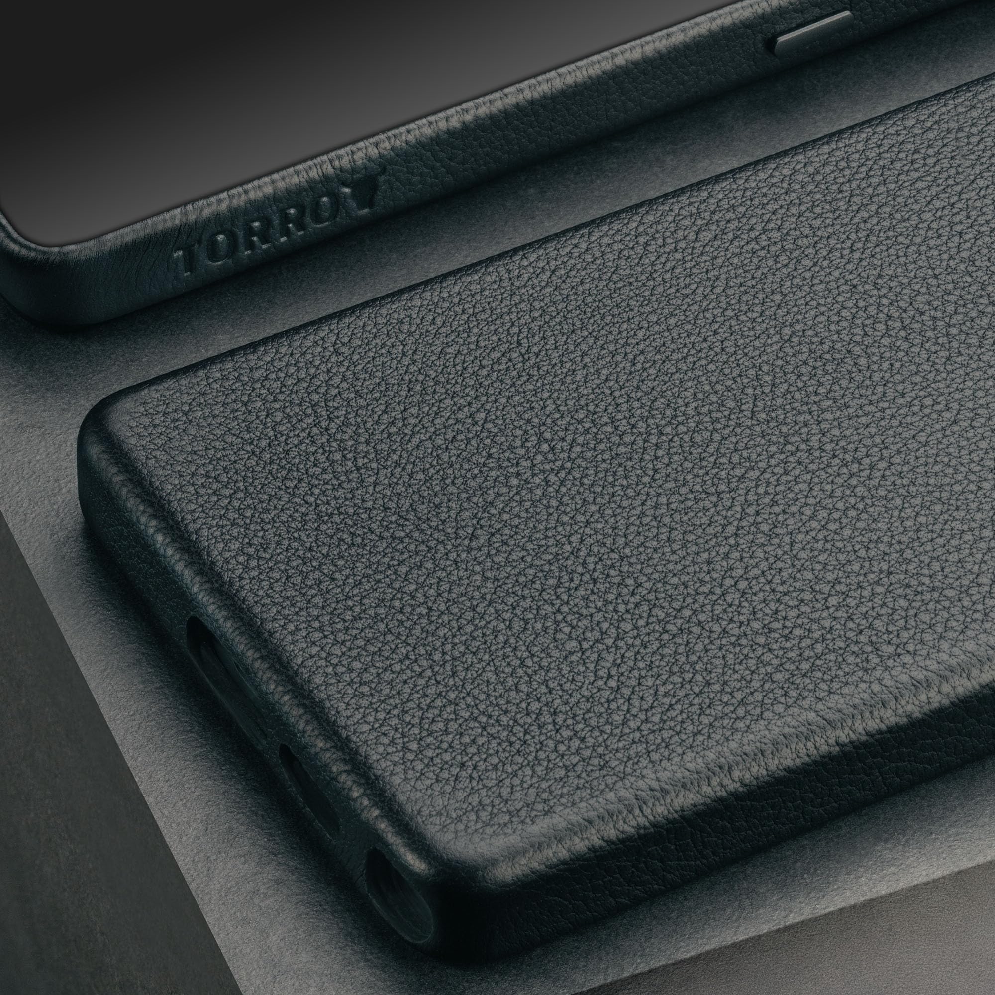 Etui TORRO kompatybilne z Samsung Galaxy S25 Ultra 5G 2025 – najwyższej jakości skóra kompatybilna z ładowaniem Qi2 / MagSafe, smukłe etui typu zderzak w kolorze (Czarnym)