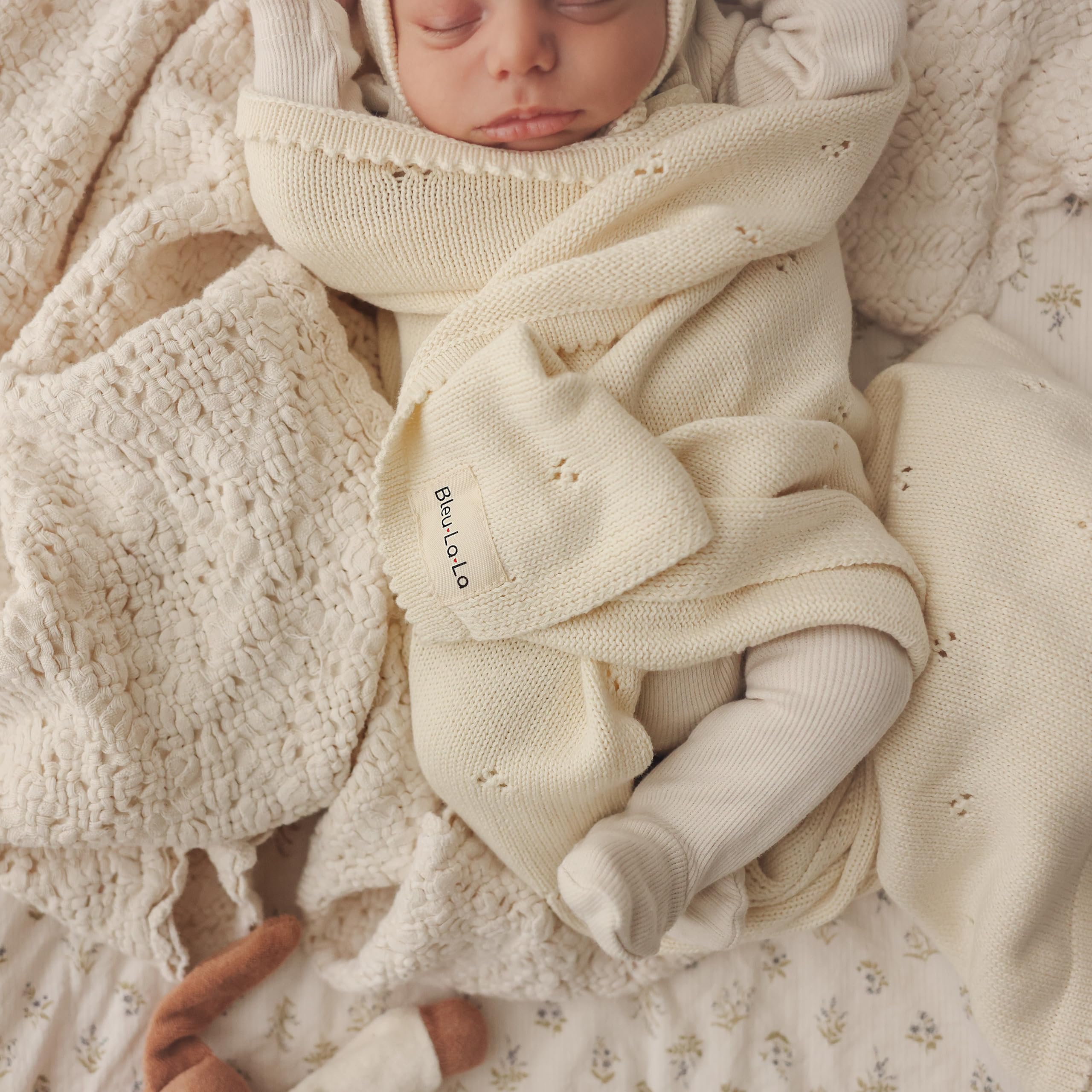 Couverture de Luxe pour Bébé en Pointelle 100% Coton Biologique – D'emmaillotage pour Filles et Garçons – Berceau pour Nouveau-Nés et Nourrissons (Crème de Beurre)