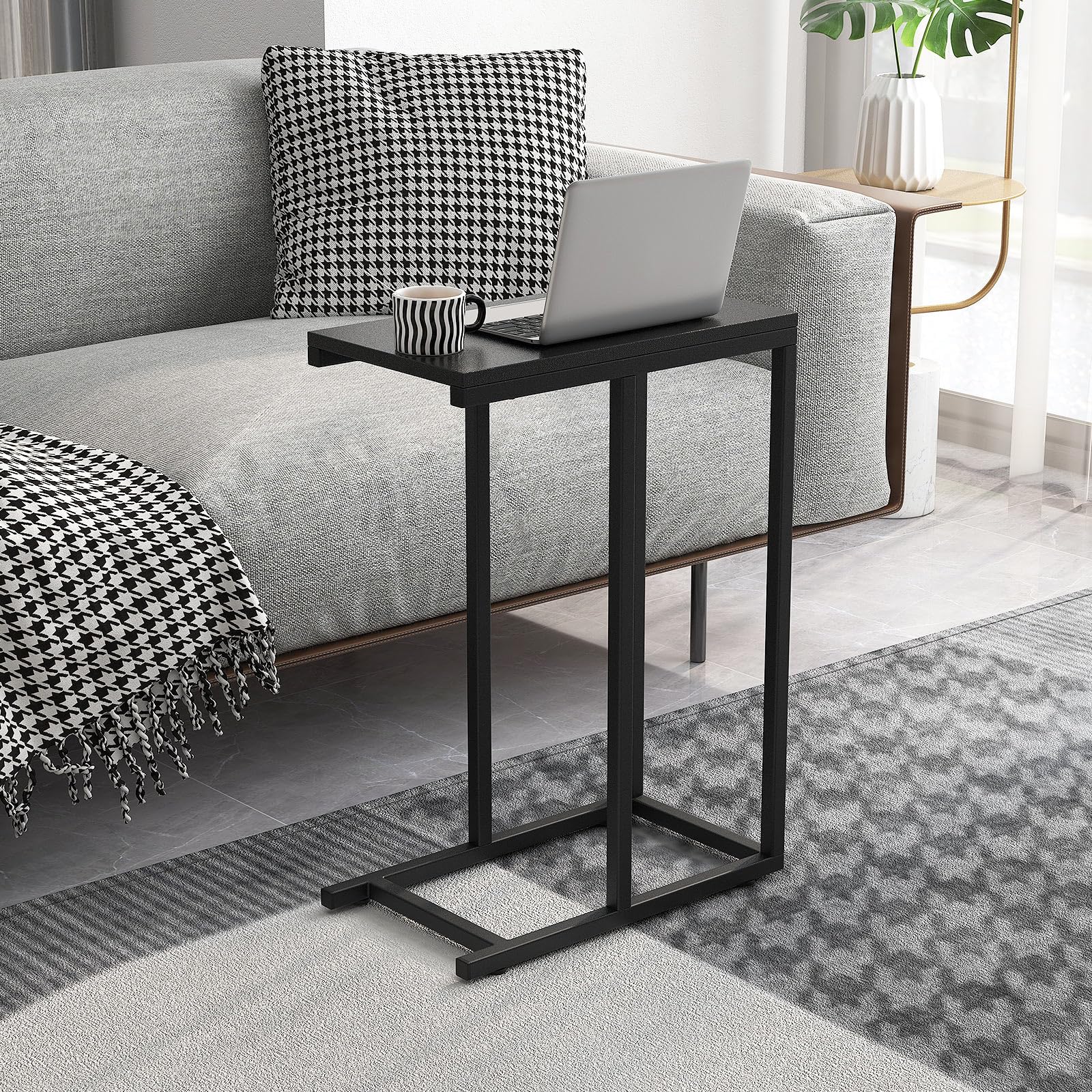 COSTWAY Tavolino a Forma di C per Divano e Letto, Tavolino Basso con Struttura in Metallo, Tavolino da Salotto e Camera da Letto, 45,5 x 25,5 x 64 cm (Nero)