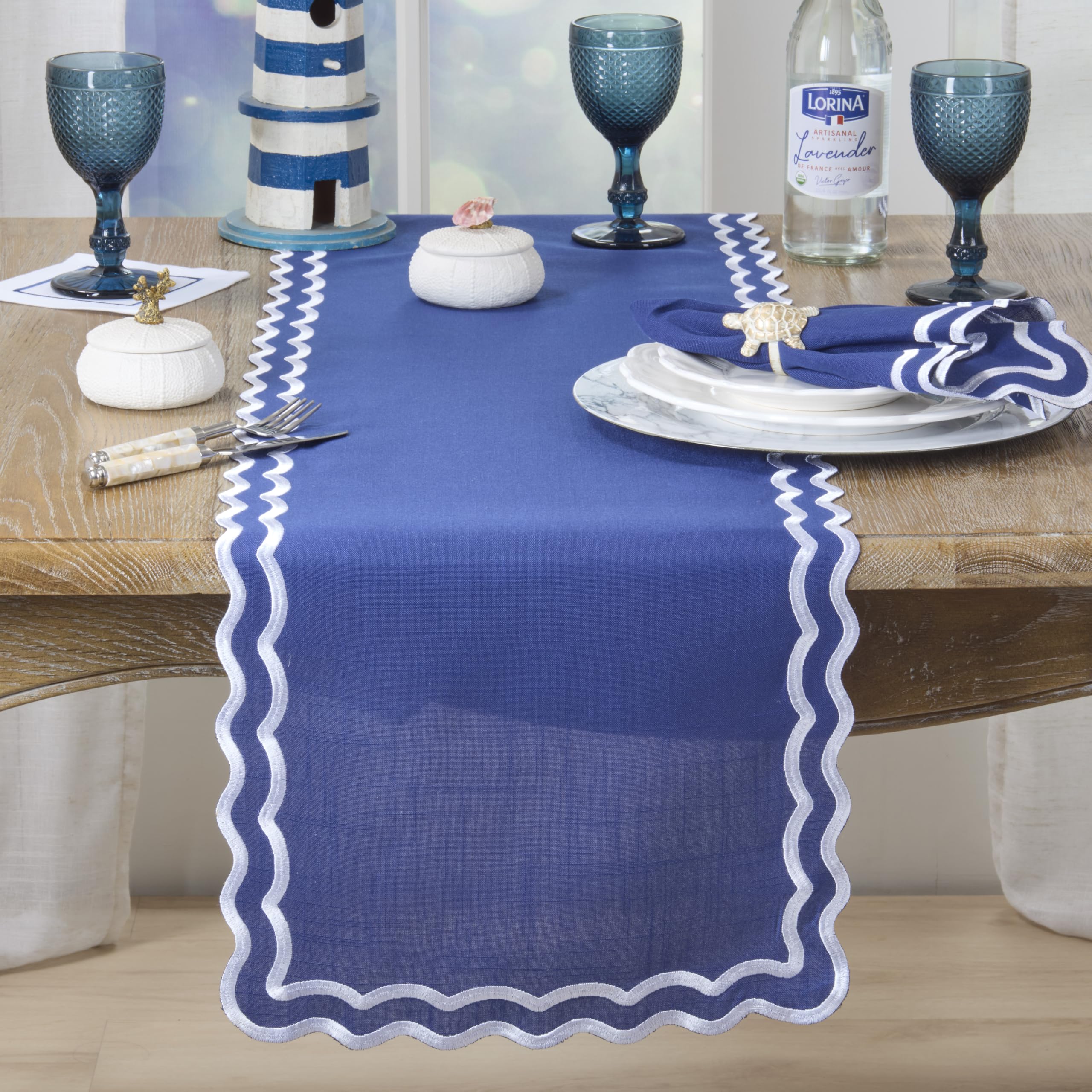 SARO Lifestyle Camino de Mesa con Borde Festoneado, Elegante Camino de Mesa para Uso Diario con Bordes festoneados Bordados para mesas de Comedor y Entretenimiento Moderno, 16 x 72 Pulgadas, Azul